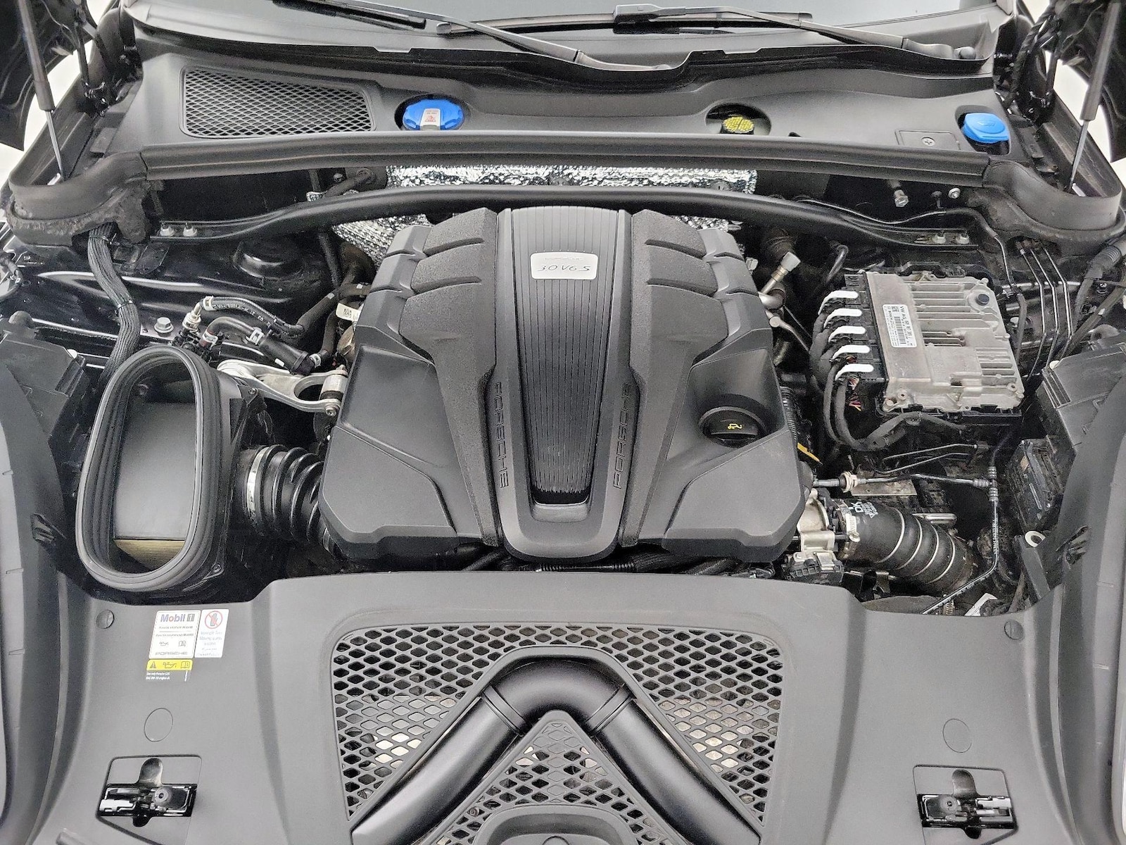 2021 Porsche Macan S - Photo 24