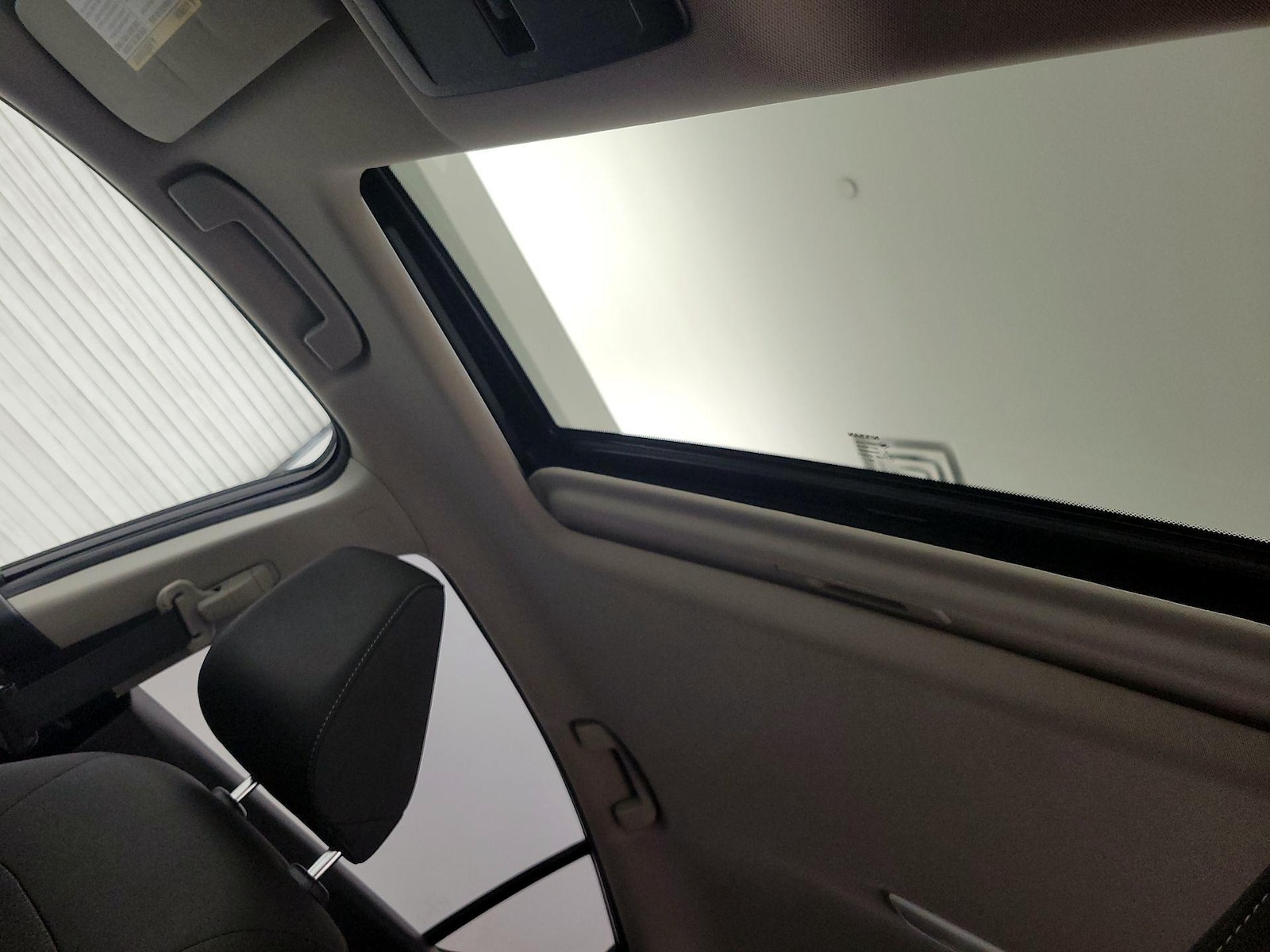 Sunroof(s) & Overhead Airbags