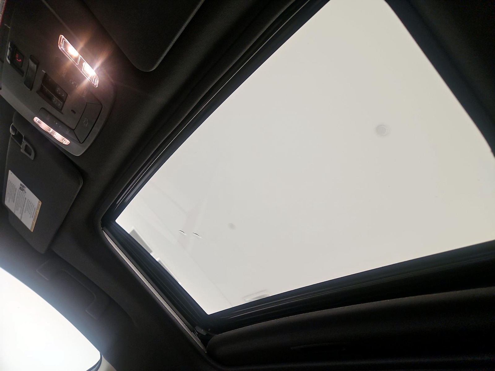Sunroof(s) & Overhead Airbags