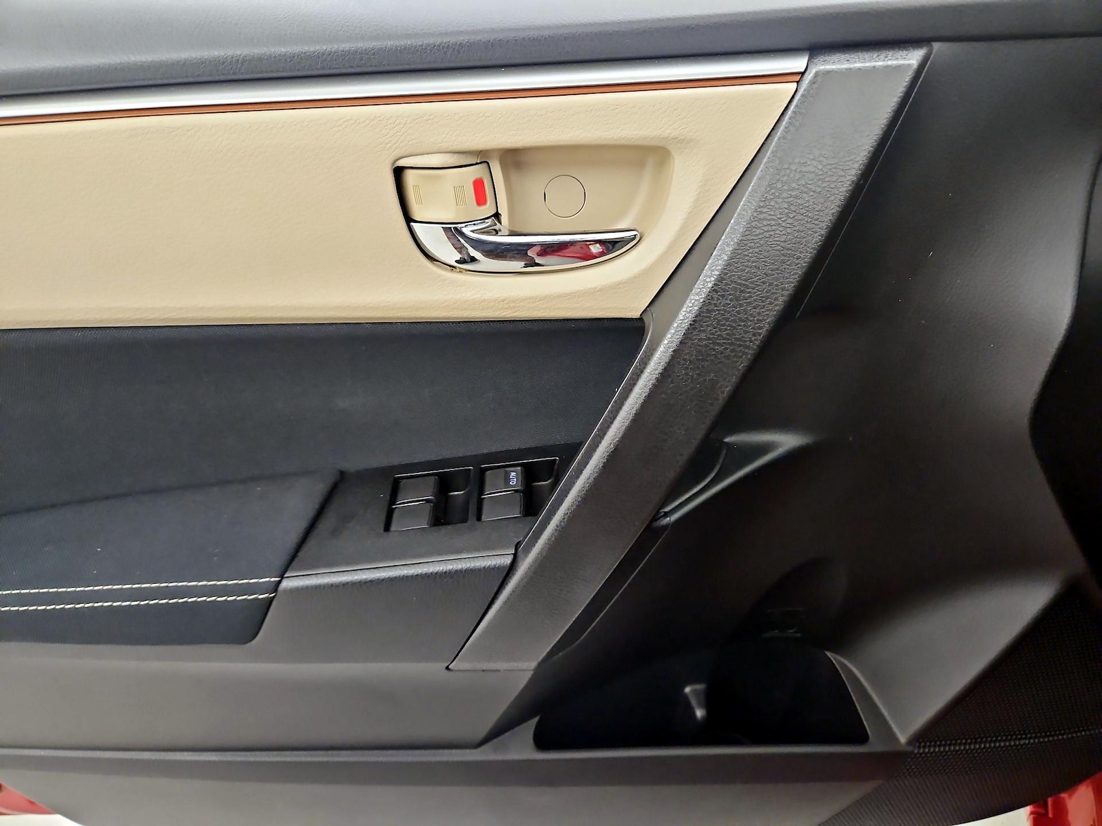 2015 Toyota Corolla LE - Photo 13