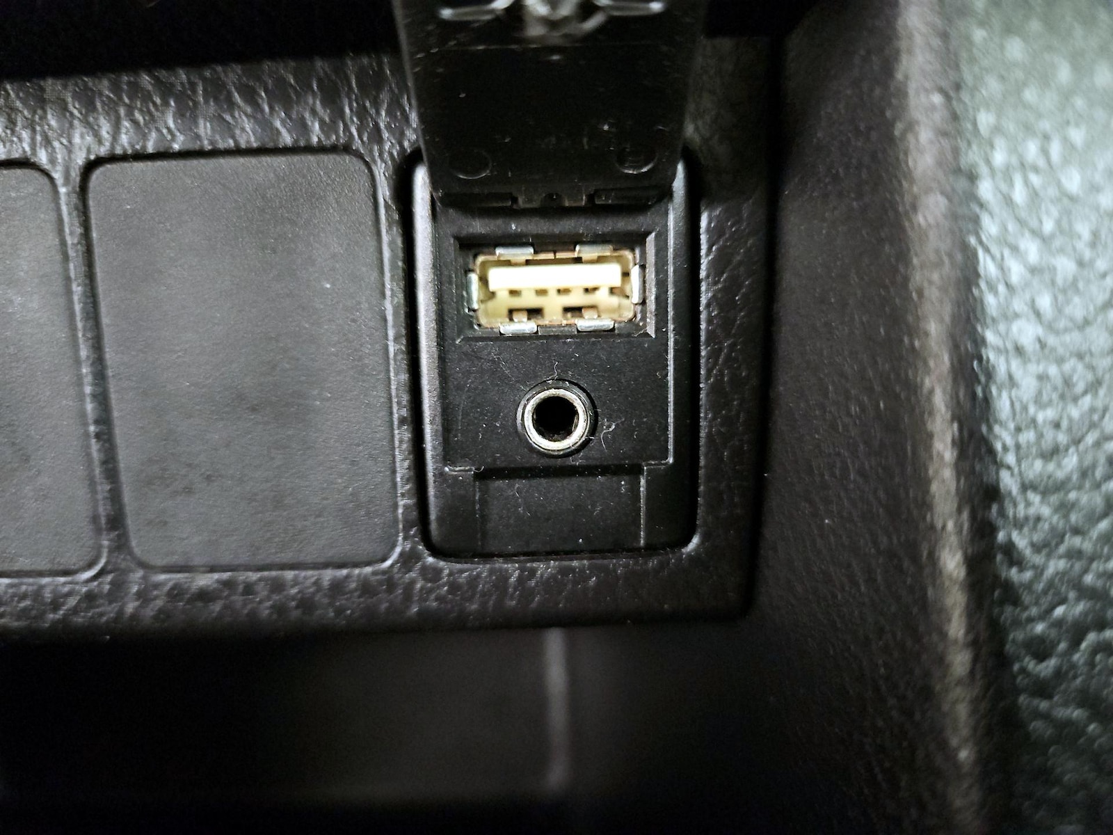 2015 Toyota Corolla LE - Photo 19
