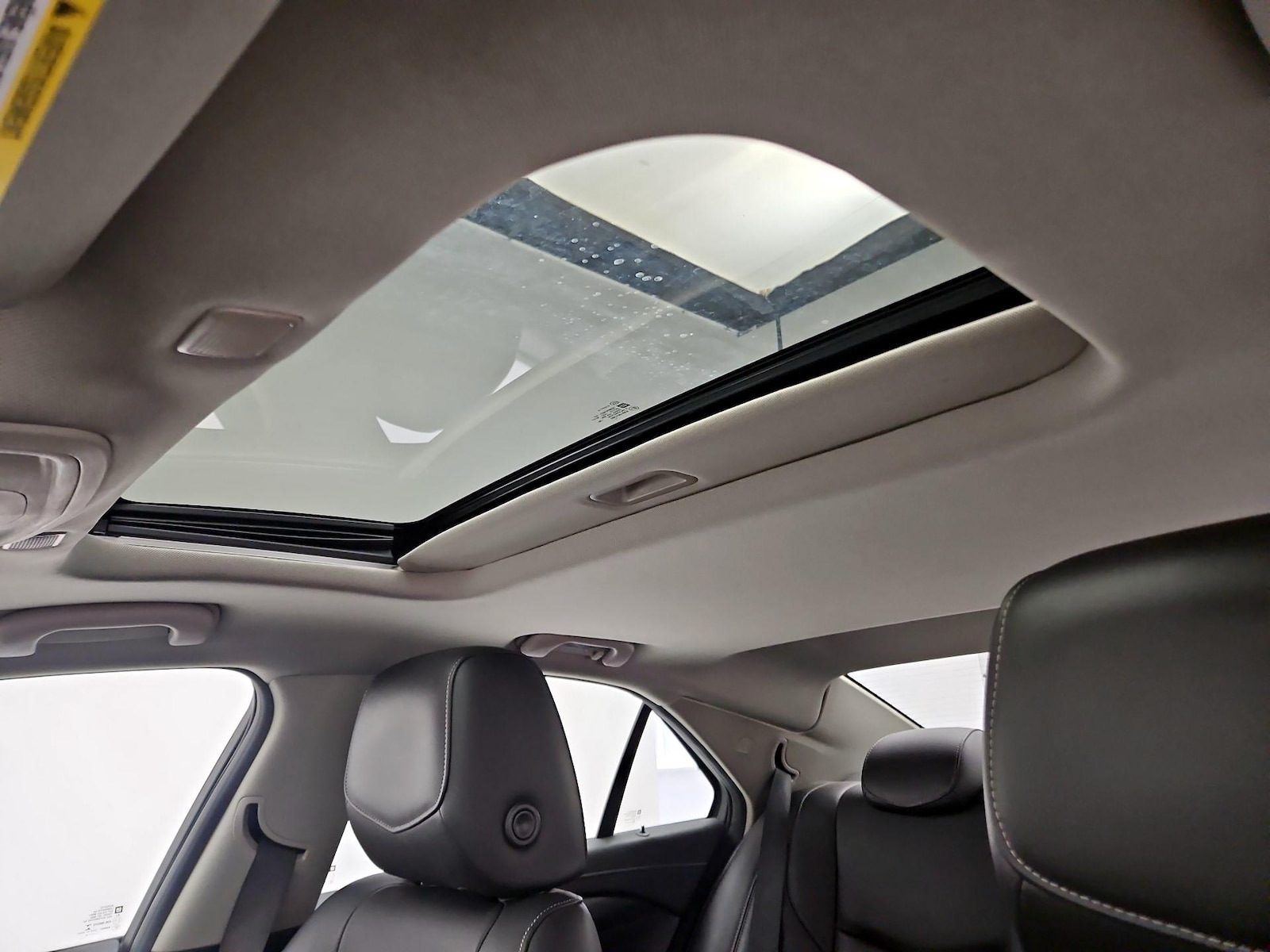 Sunroof(s) & Overhead Airbags