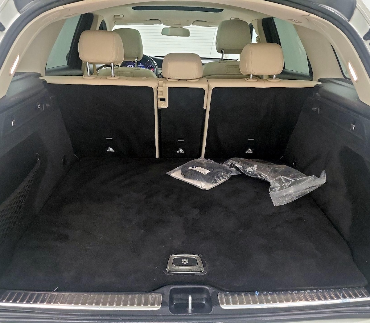 Trunk/Cargo (Seats Up)