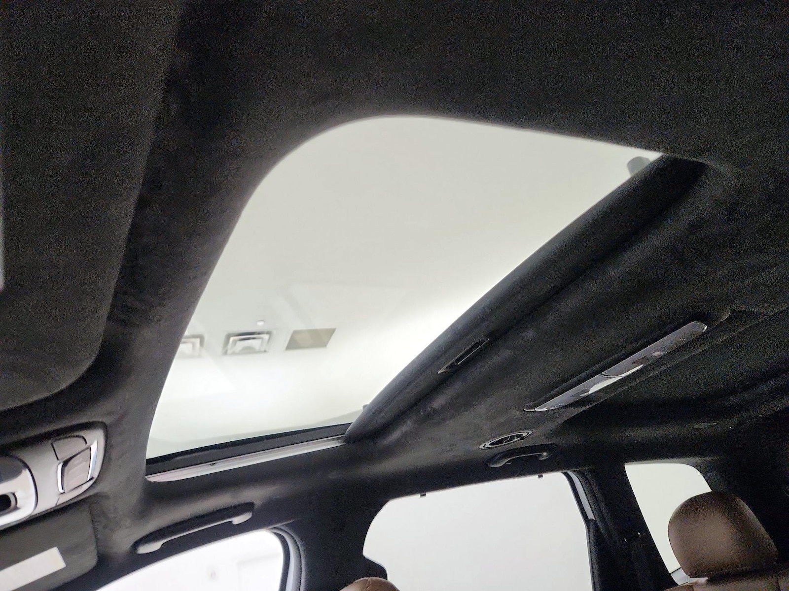 Sunroof(s) & Skylight(s)