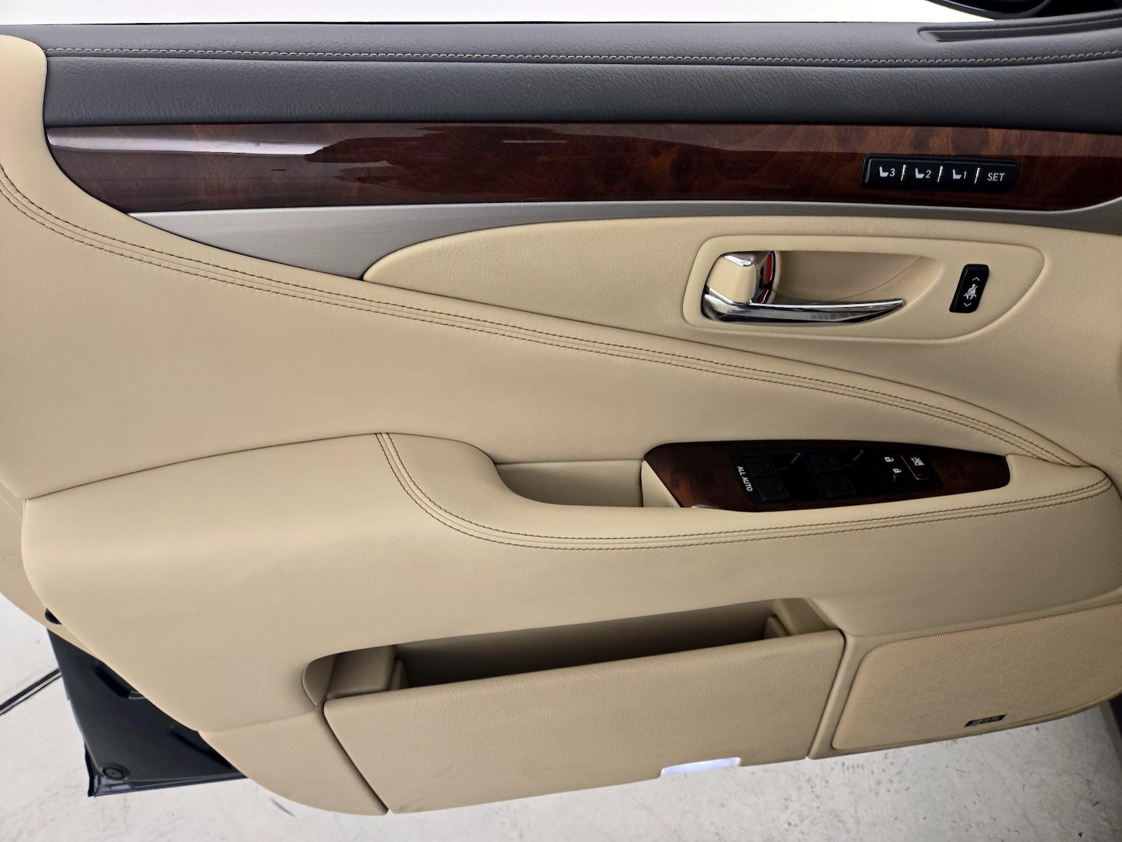 2017 Lexus LS Base - Photo 13