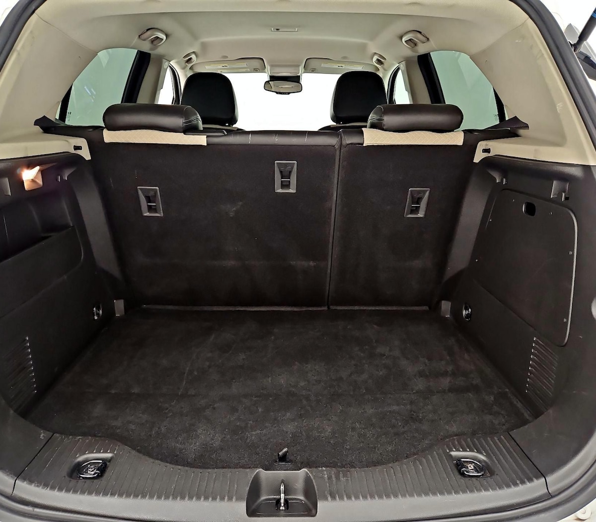 Trunk/Cargo (Seats Up)