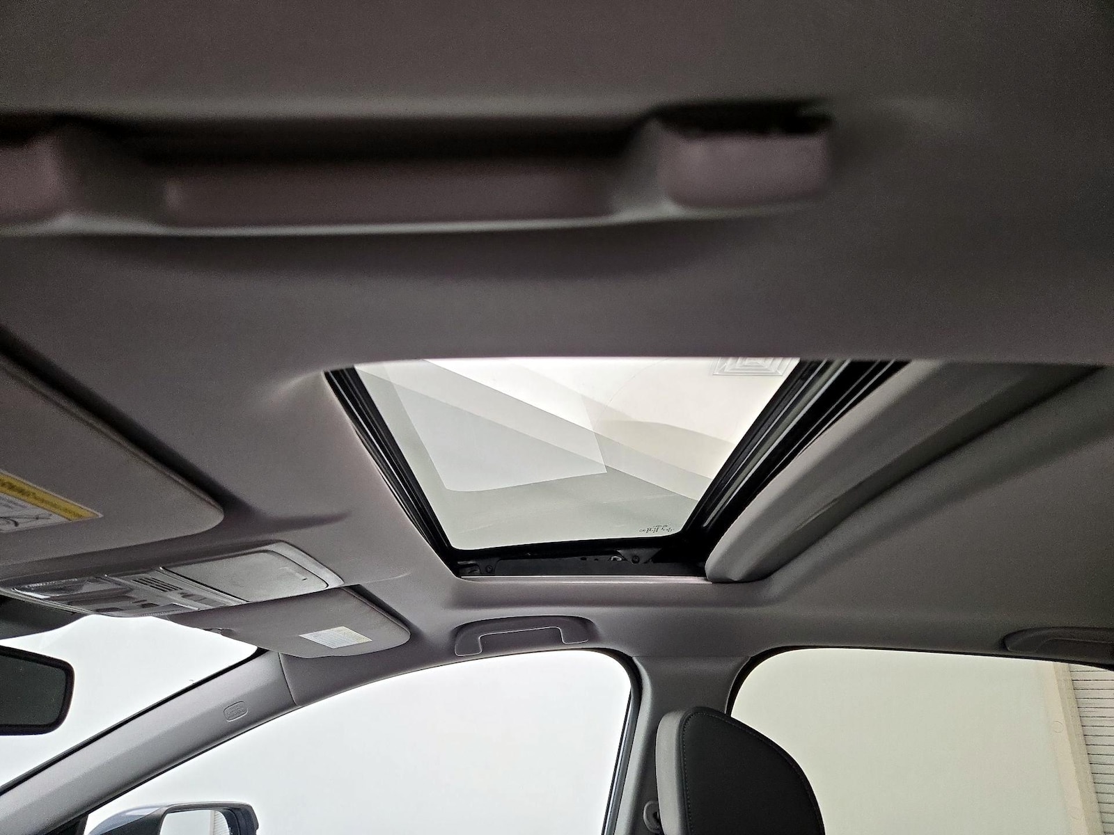 Sunroof(s) & Overhead Airbags