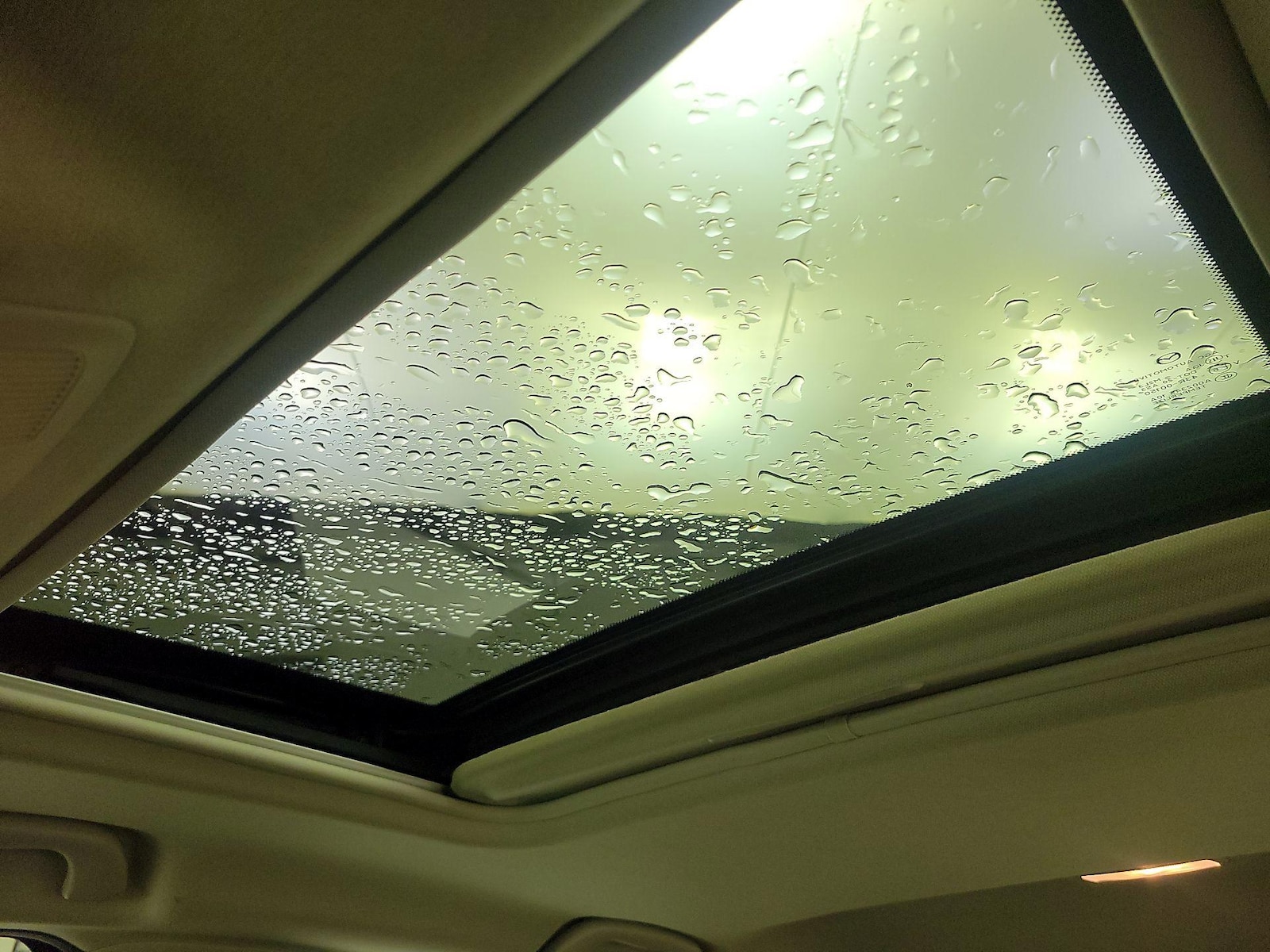 Sunroof(s) & Overhead Airbags