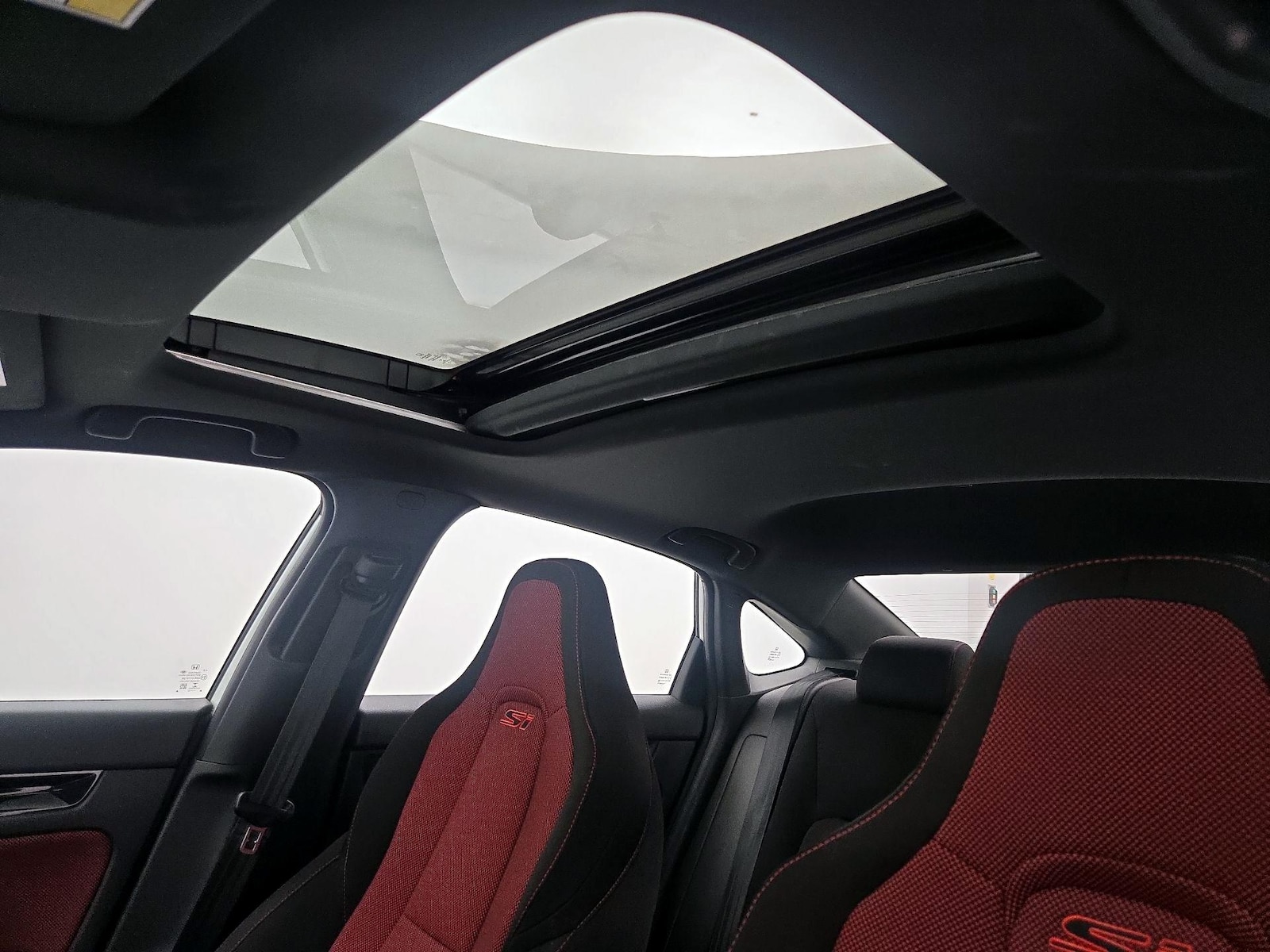 Sunroof(s) & Overhead Airbags
