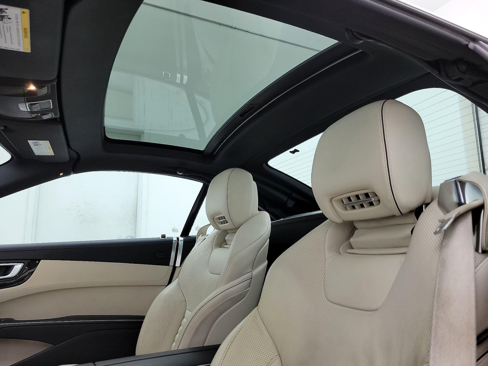 Panoramic Sunroof & Skylight(s)