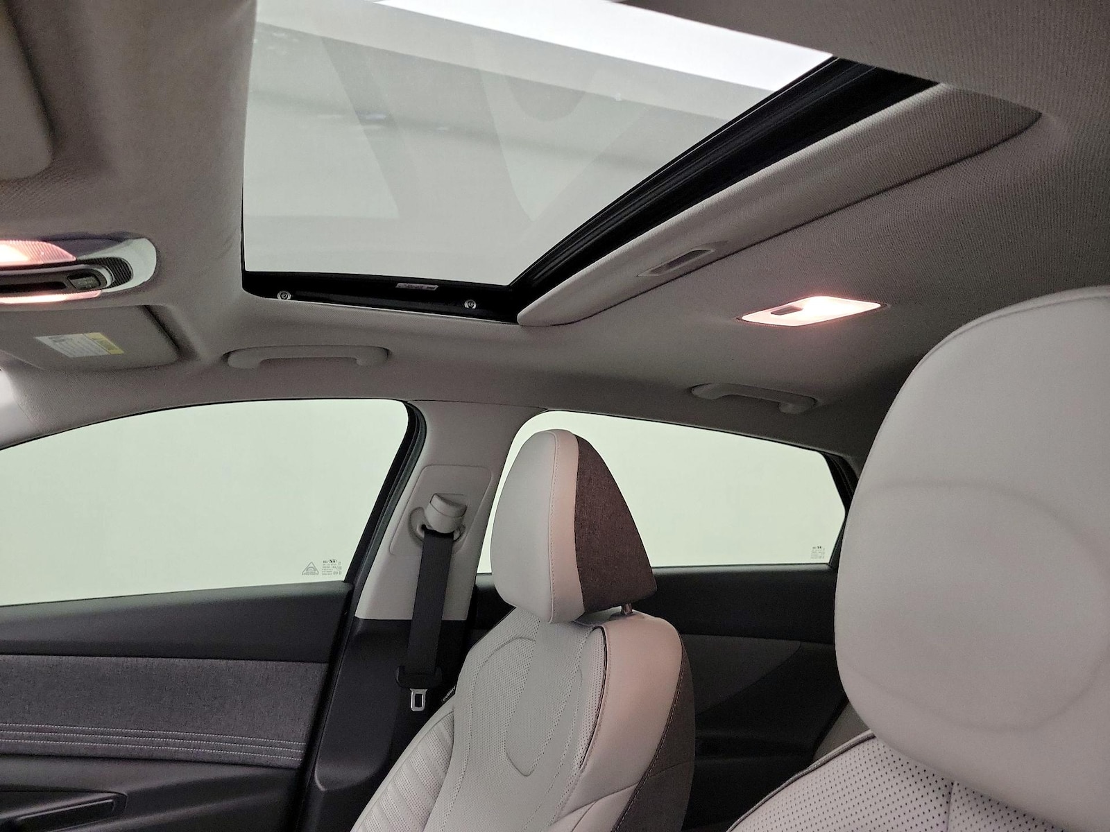 Sunroof(s) & Overhead Airbags