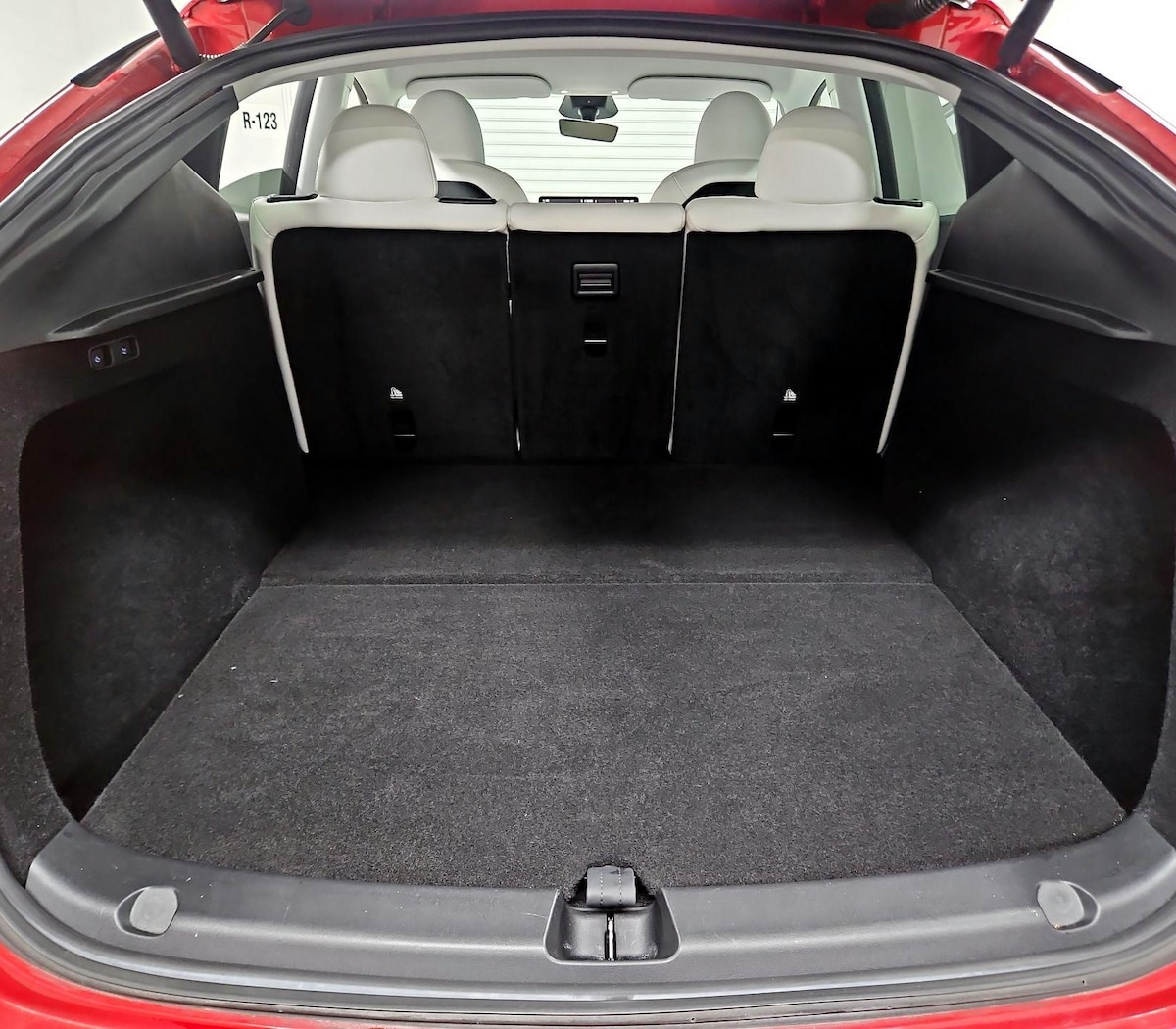 Trunk/Cargo (Seats Up)