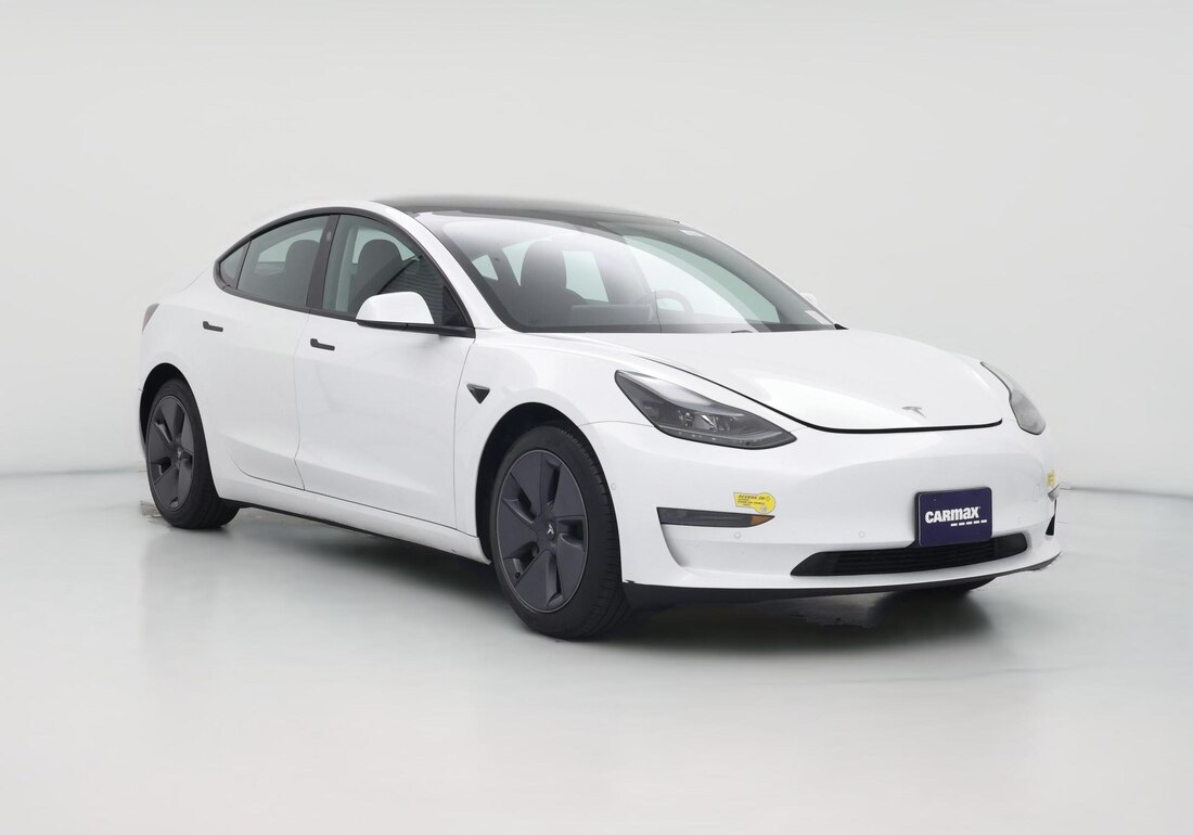 2021 Tesla Model 3 Standard Range Plus in White — CarMax photo