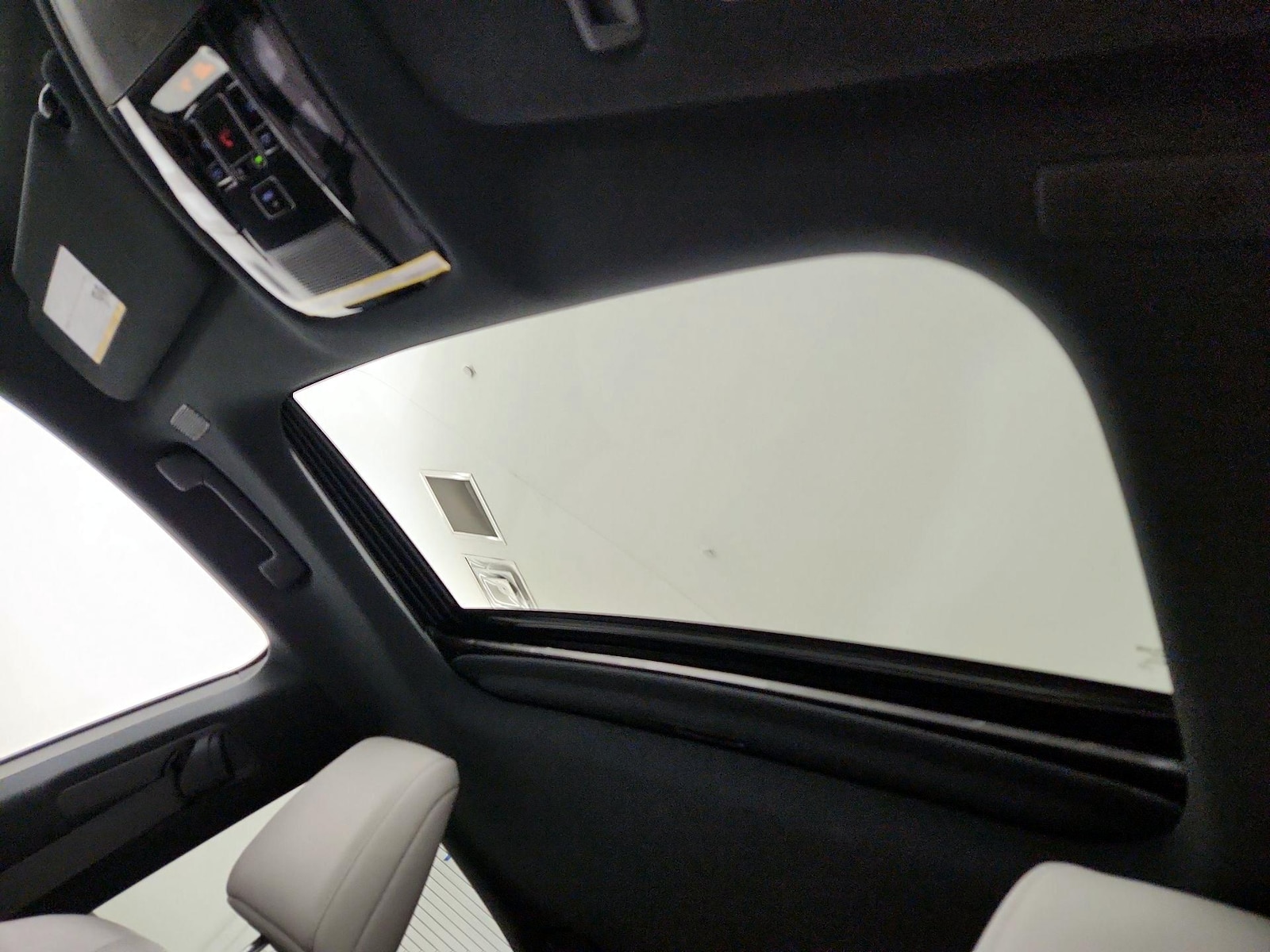 Sunroof(s) & Overhead Airbags