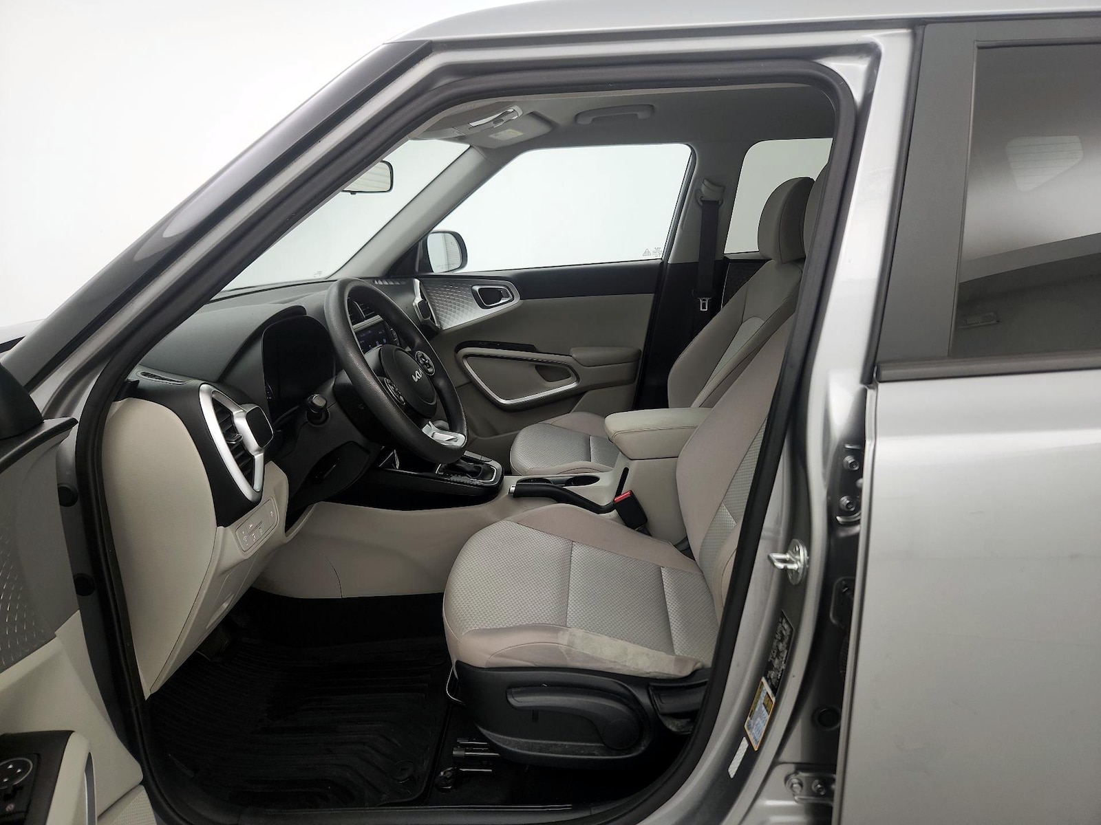 2022 Kia Soul LX - Photo 12
