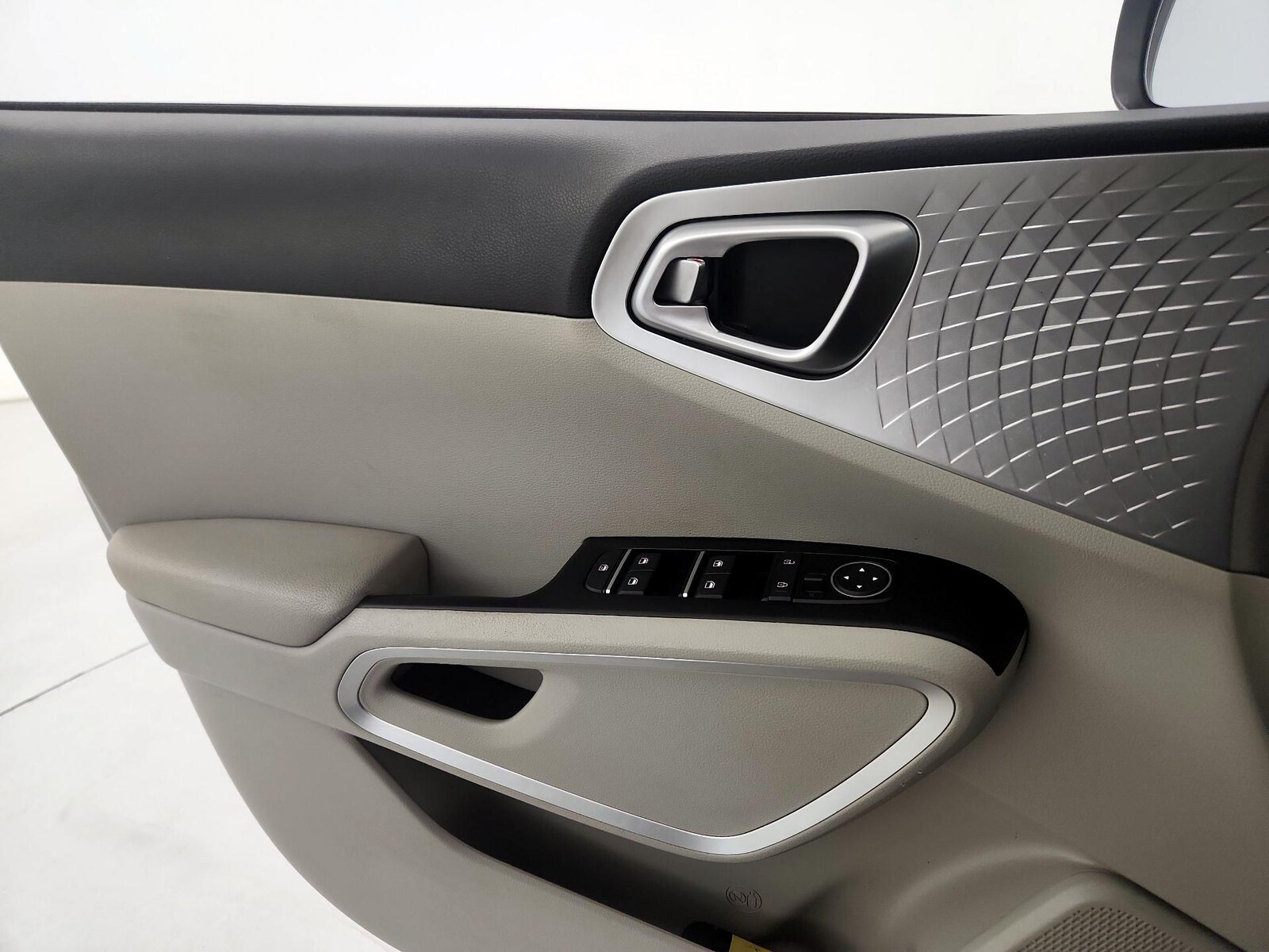 2022 Kia Soul LX - Photo 13