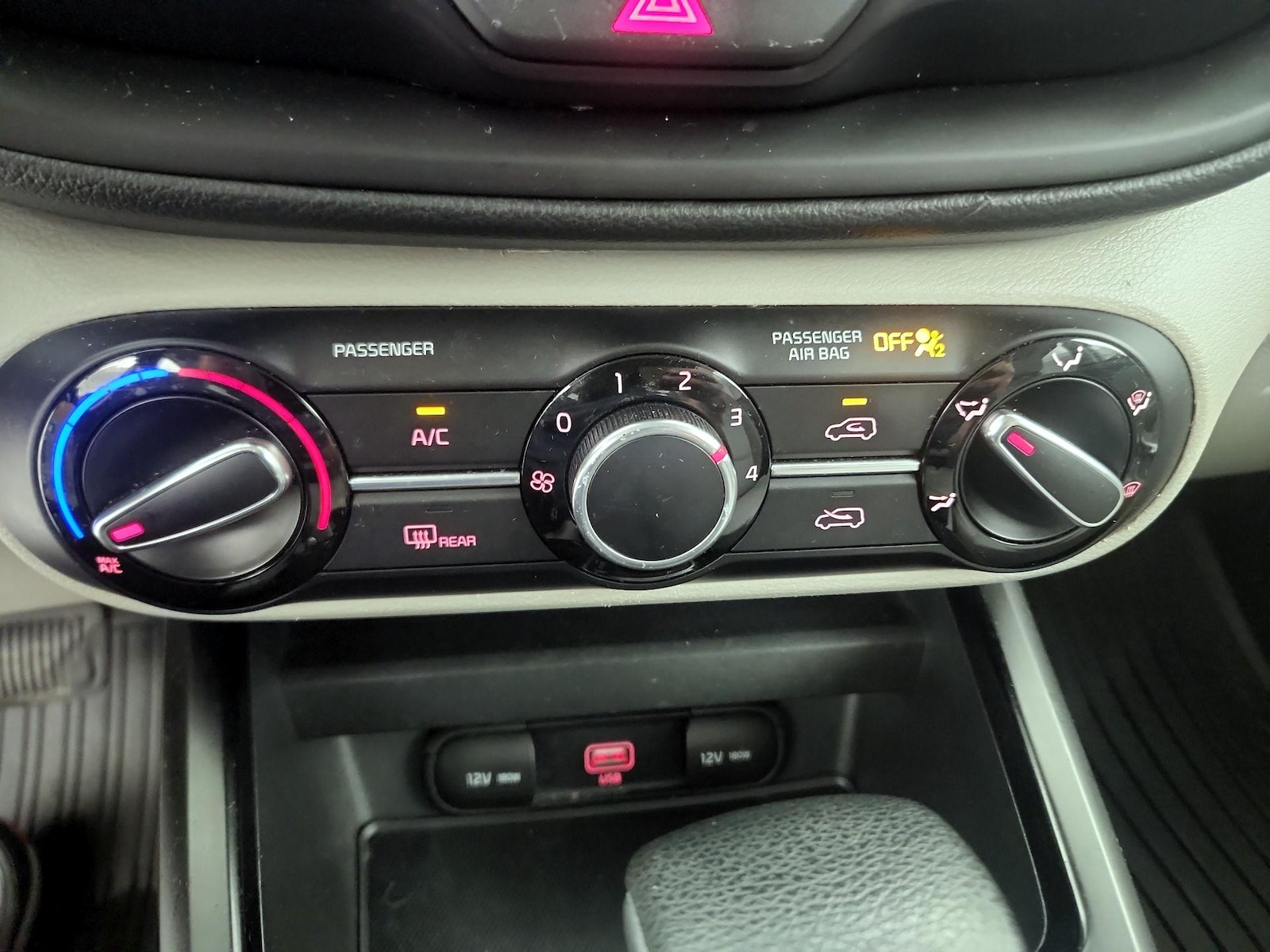 2022 Kia Soul LX - Photo 17