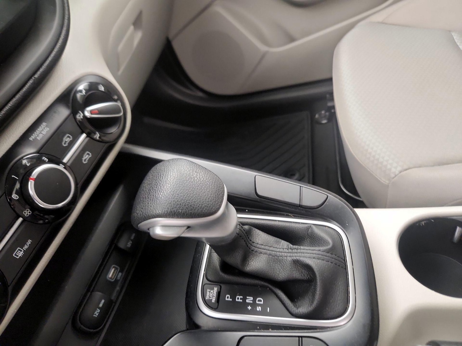2022 Kia Soul LX - Photo 18
