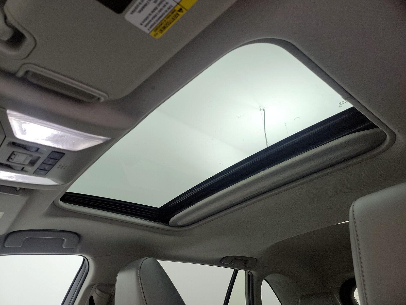 Sunroof(s) & Overhead Airbags
