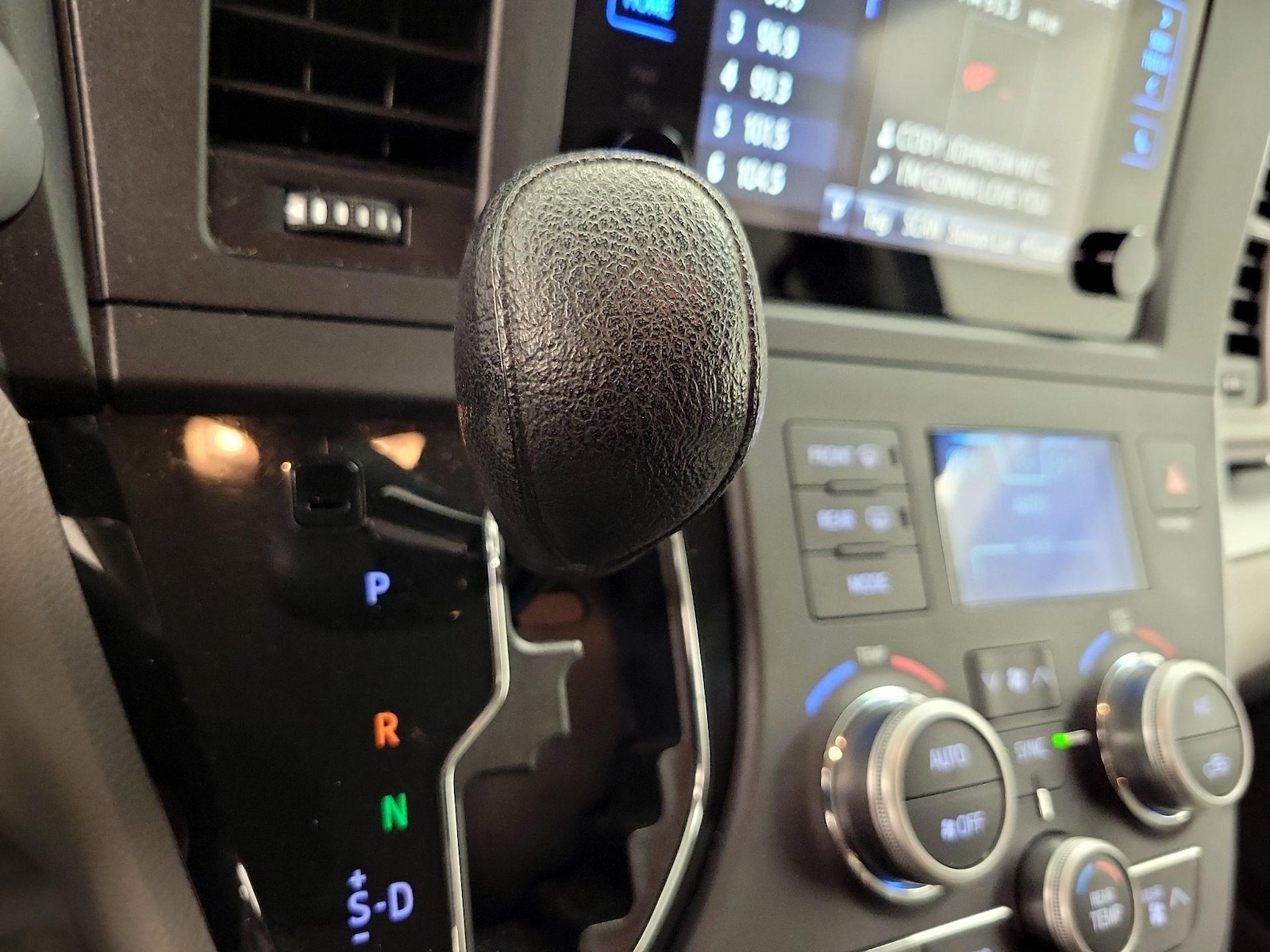 2015 Toyota Sienna LE - Photo 18