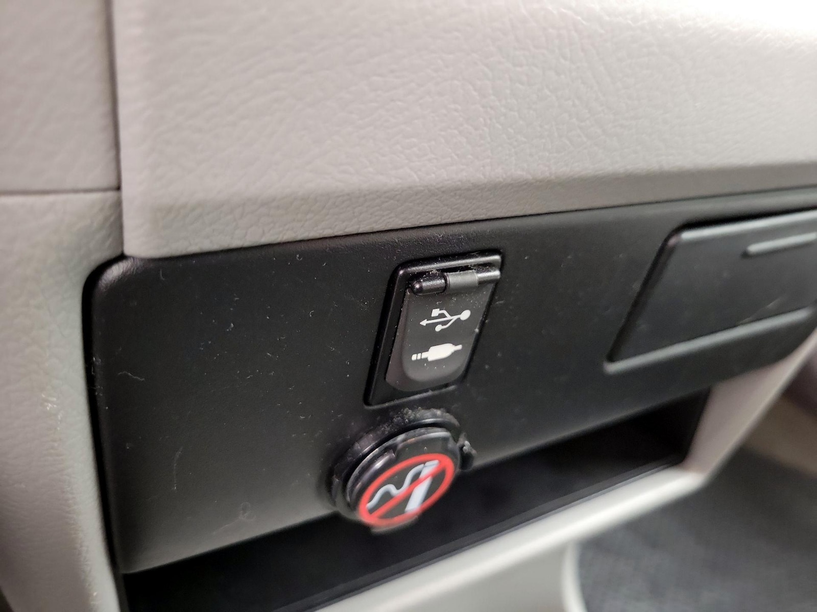 2015 Toyota Sienna LE - Photo 19