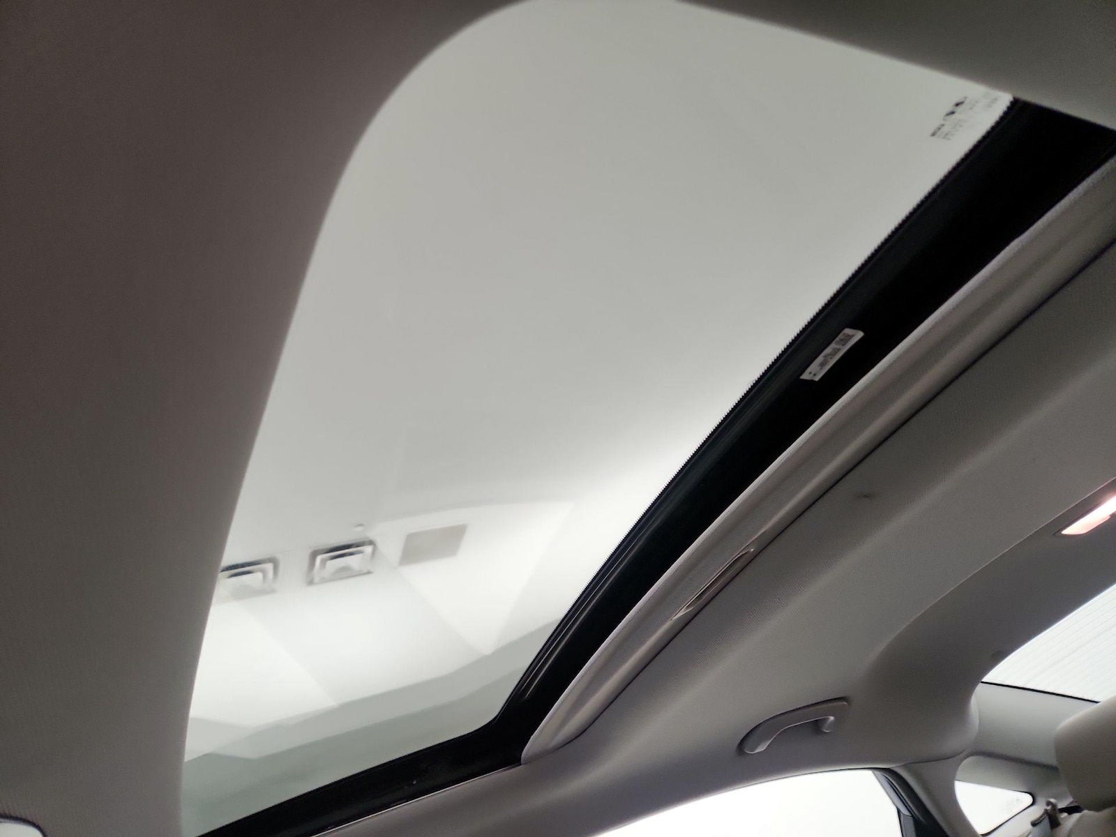 Sunroof(s) & Overhead Airbags