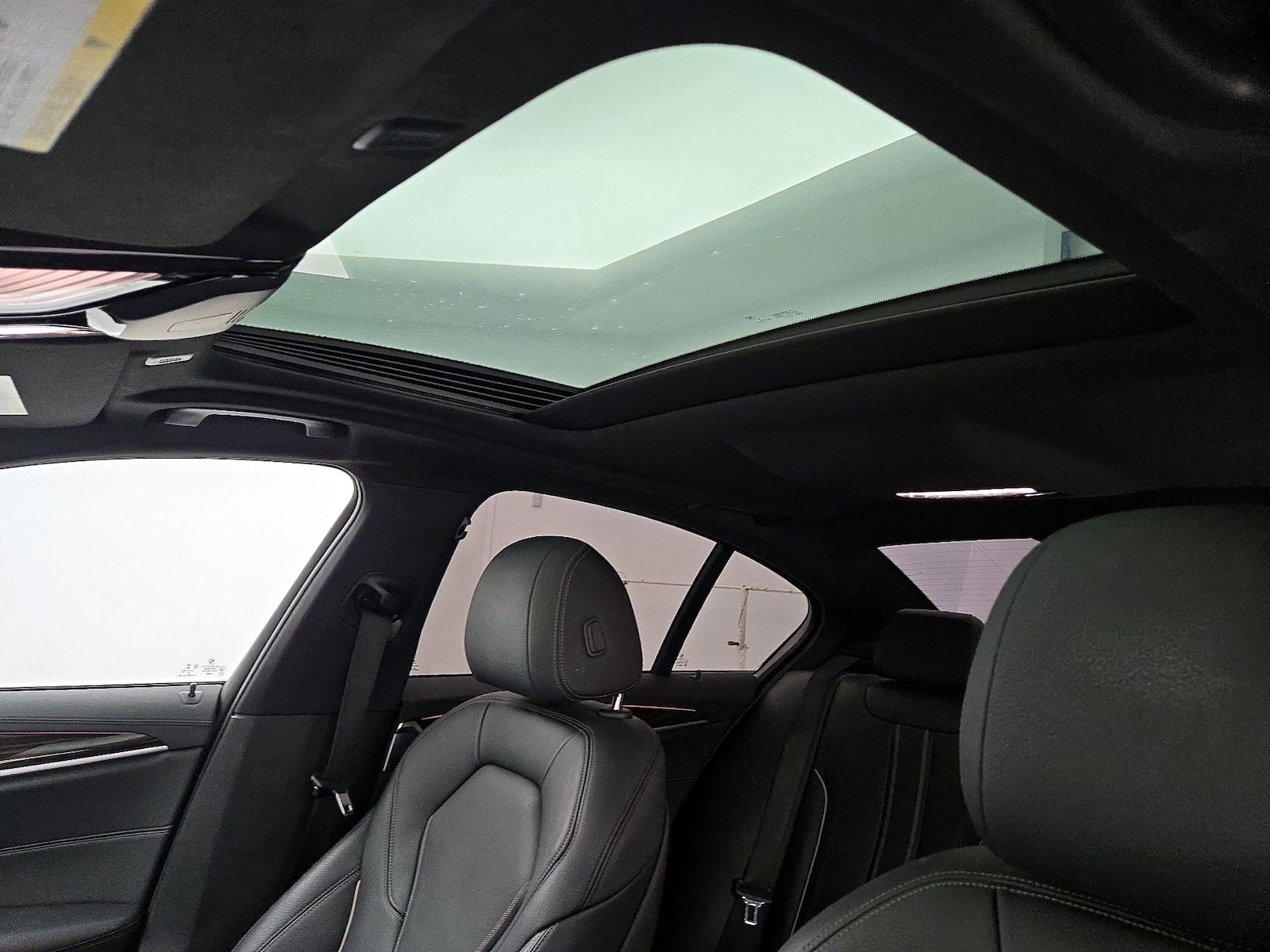 Sunroof(s) & Overhead Airbags