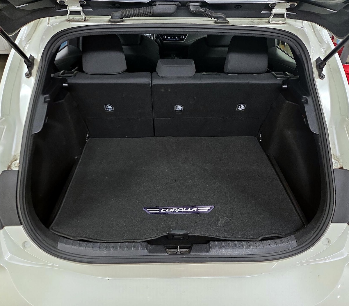 Trunk/Cargo (Seats Up)