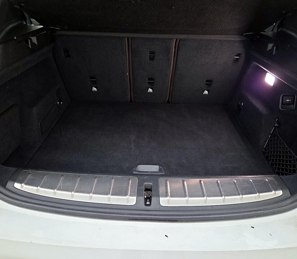 Trunk/Cargo (Seats Up)