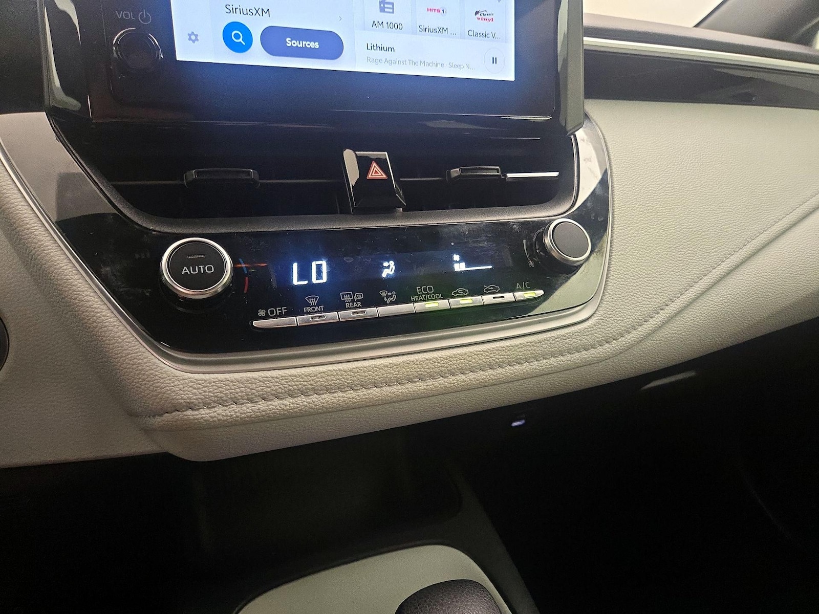 2023 Toyota Corolla SE - Photo 17