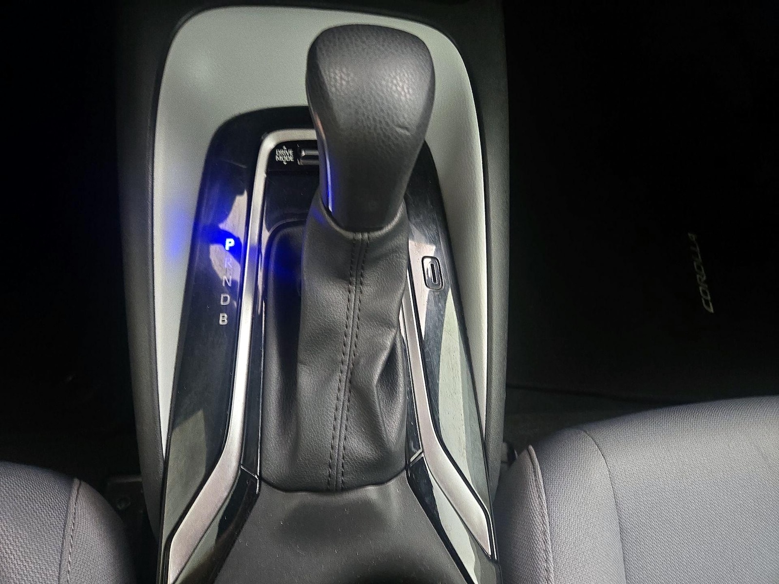 2023 Toyota Corolla SE - Photo 18