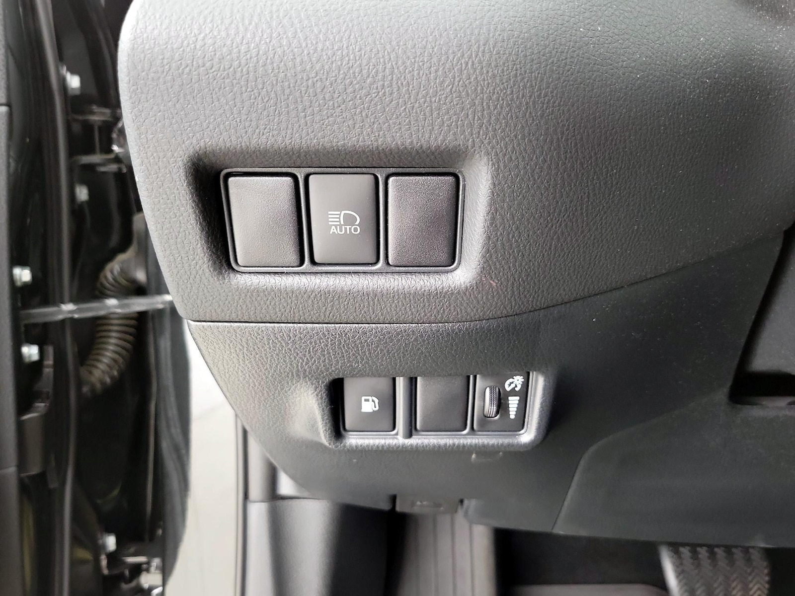 2021 Toyota C-HR XLE - Photo 14