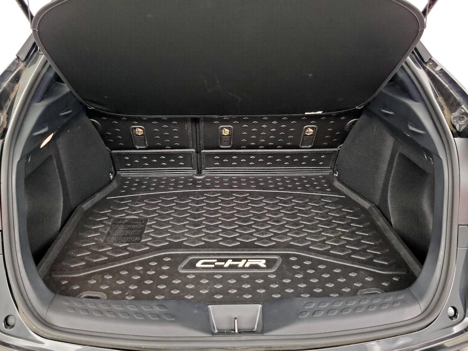 2021 Toyota C-HR XLE - Photo 21