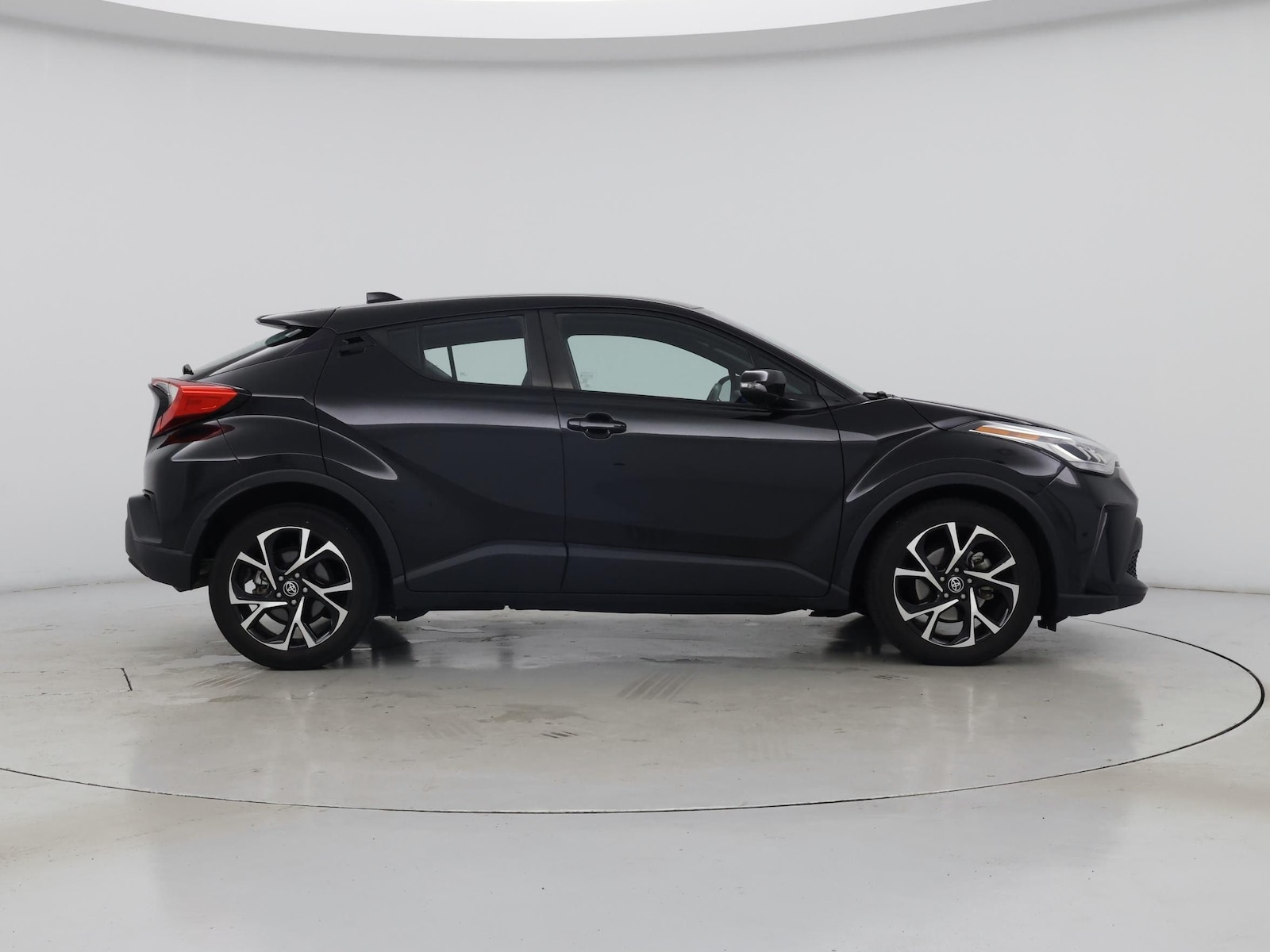 2021 Toyota C-HR XLE - Photo 8