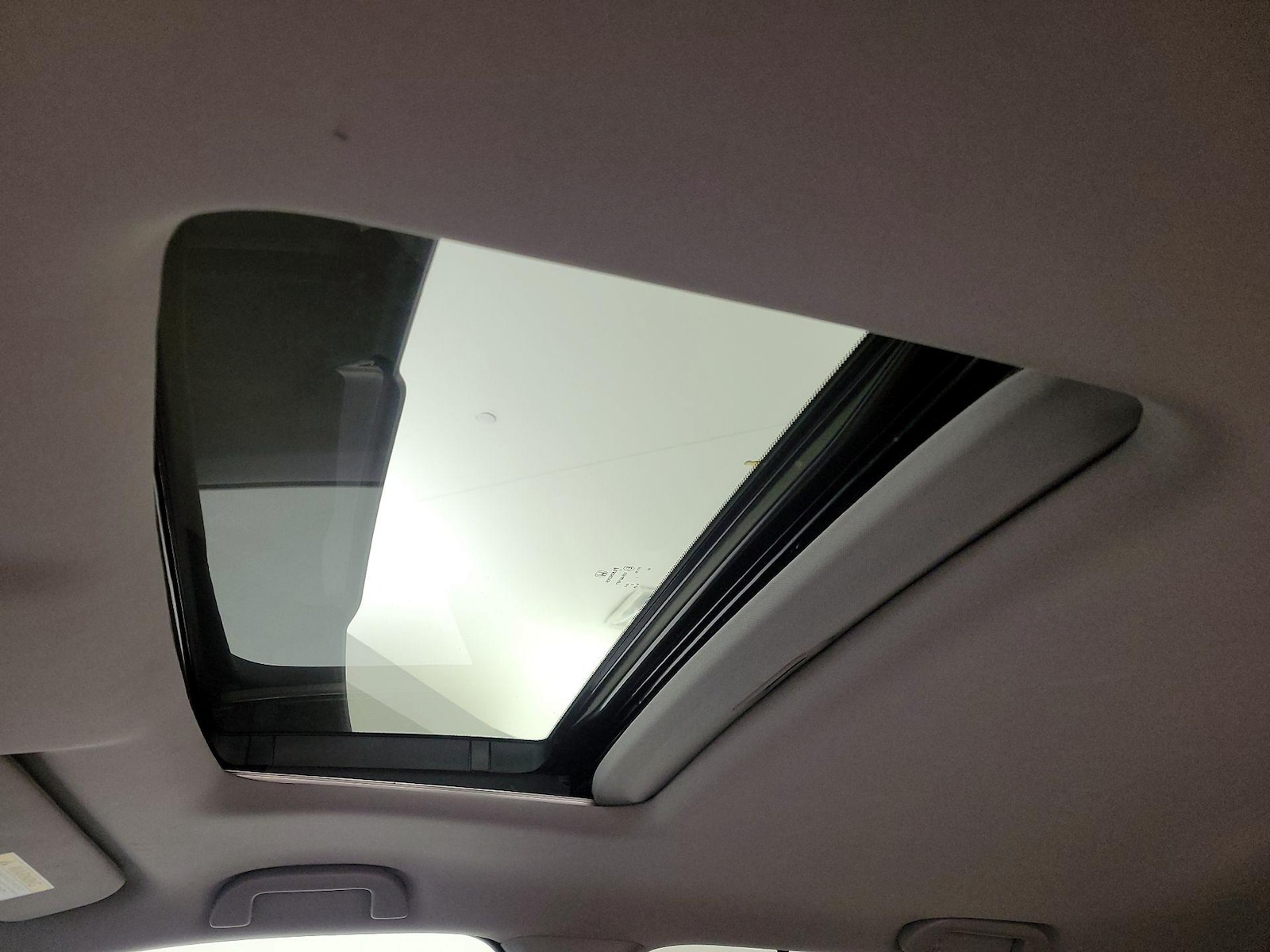 Sunroof(s) & Overhead Airbags