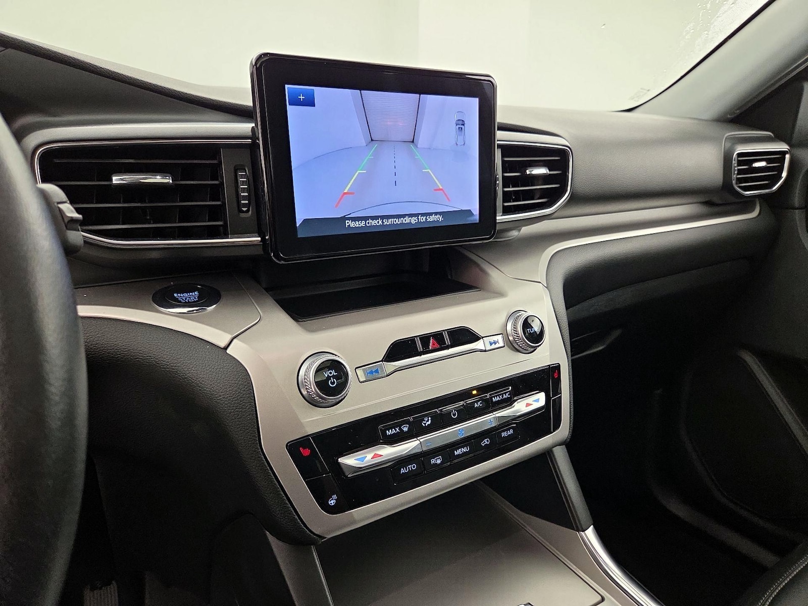 2022 Ford Explorer XLT - Photo 16