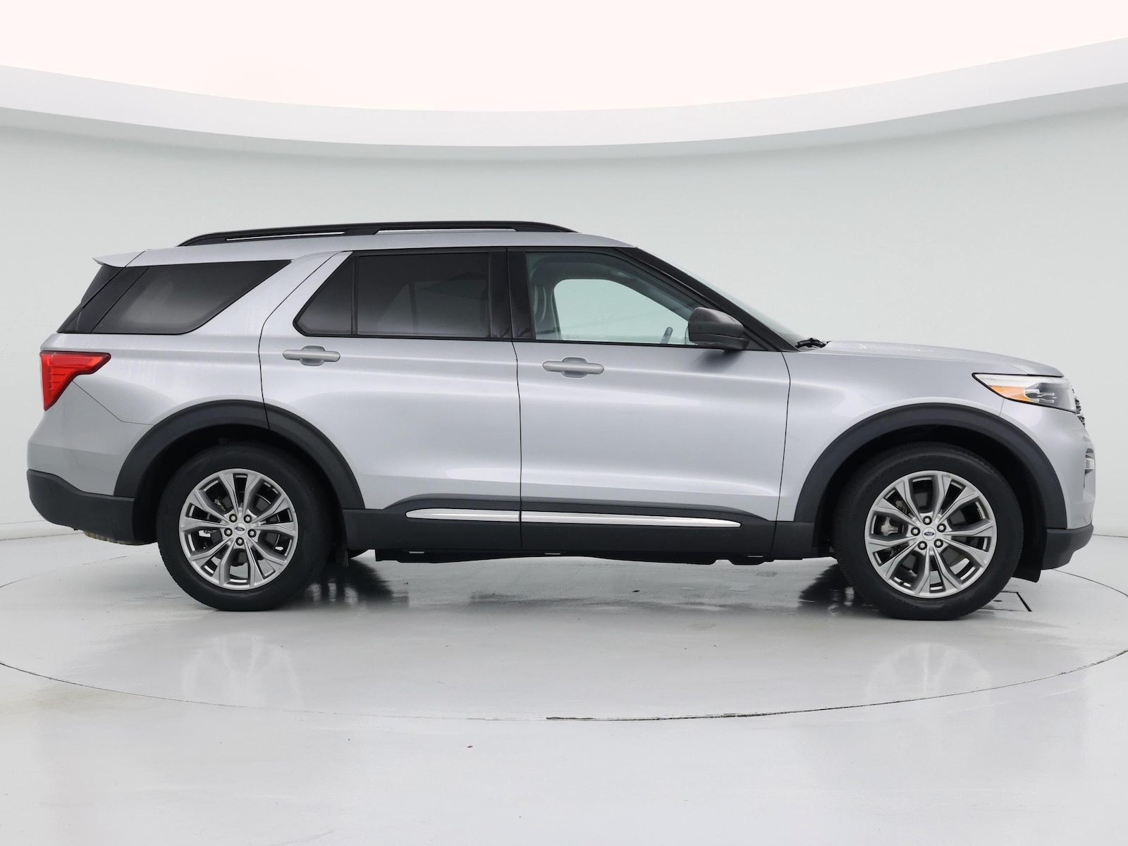 2022 Ford Explorer XLT - Photo 8