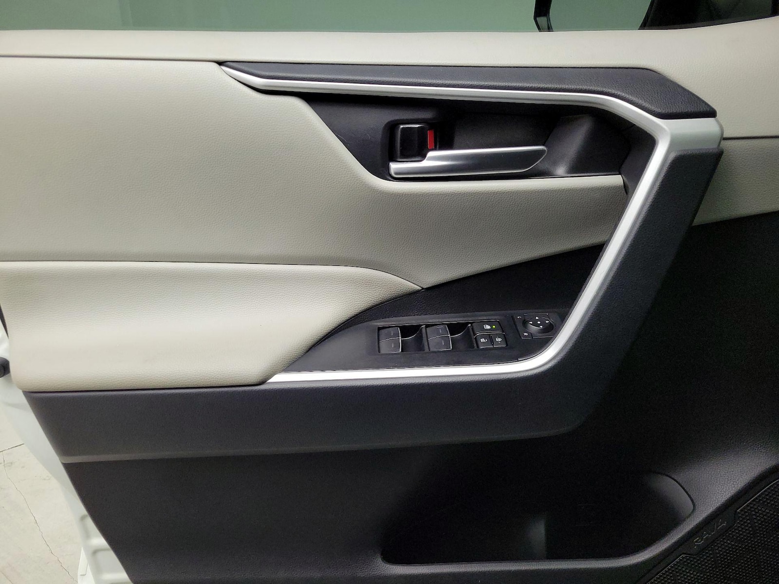 Power Seat(s) & Side Airbags
