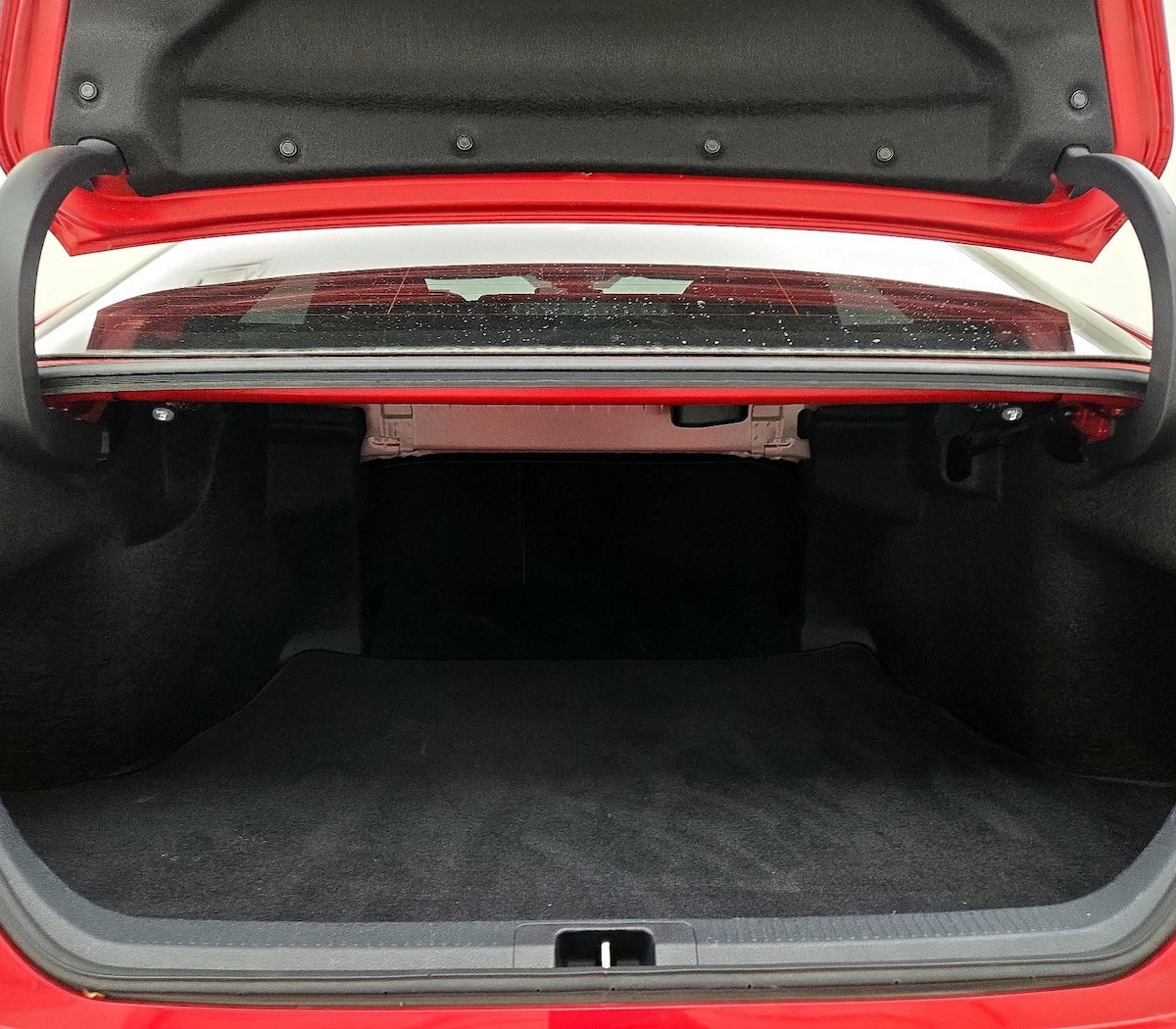 Trunk/Cargo (Seats Up)