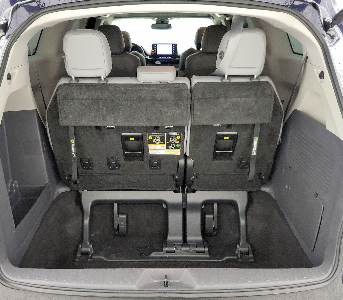 Trunk/Cargo (Seats Up)