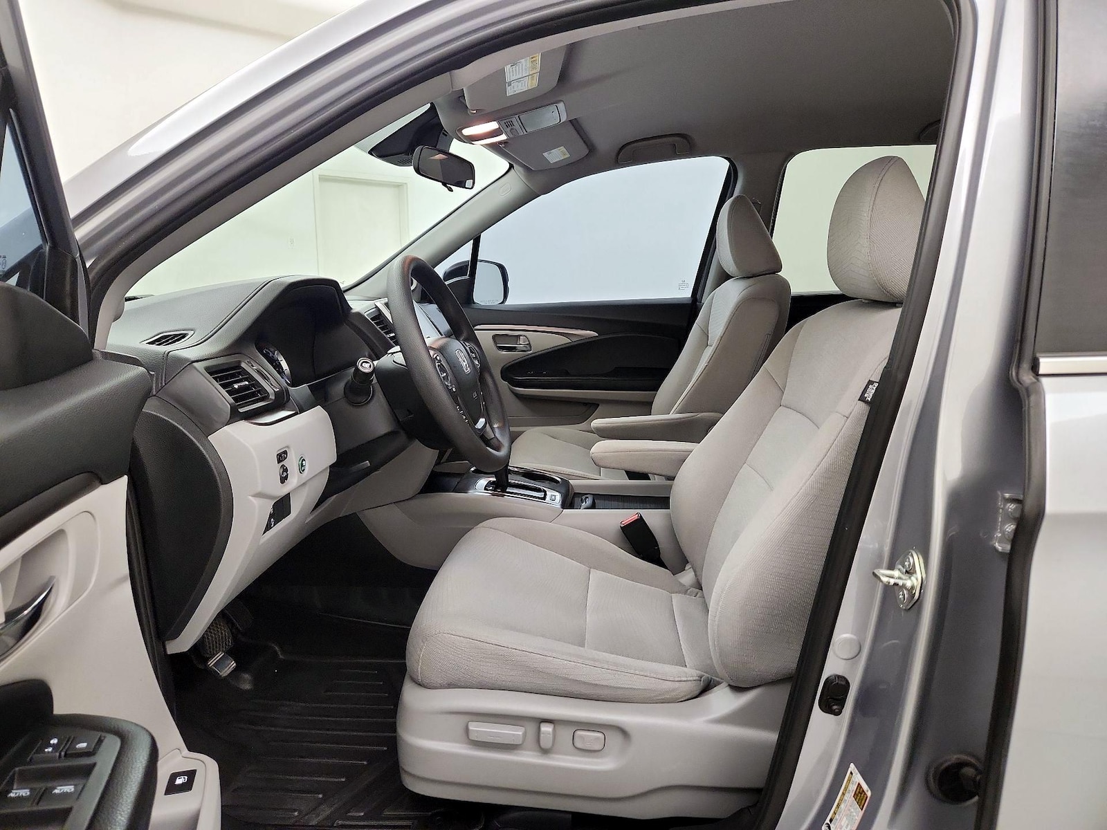 Power Seat(s) & Side Airbags