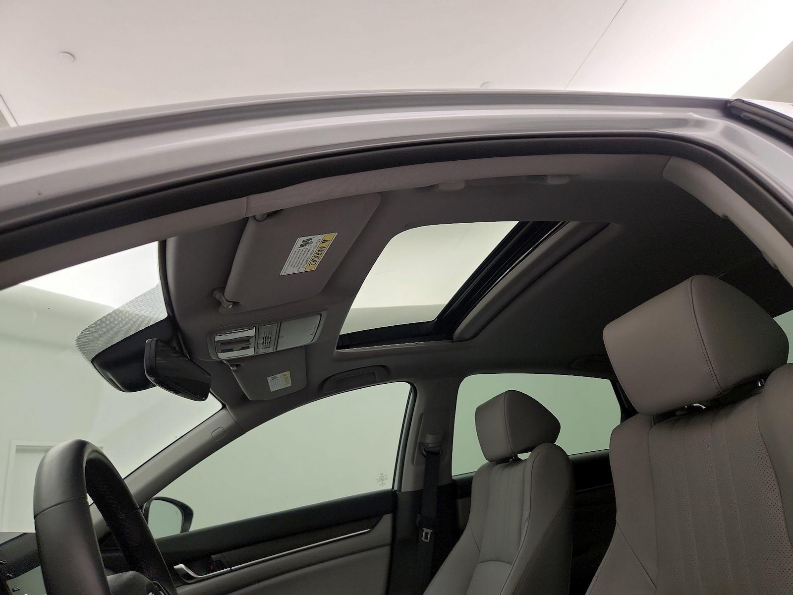 Sunroof(s) & Overhead Airbags