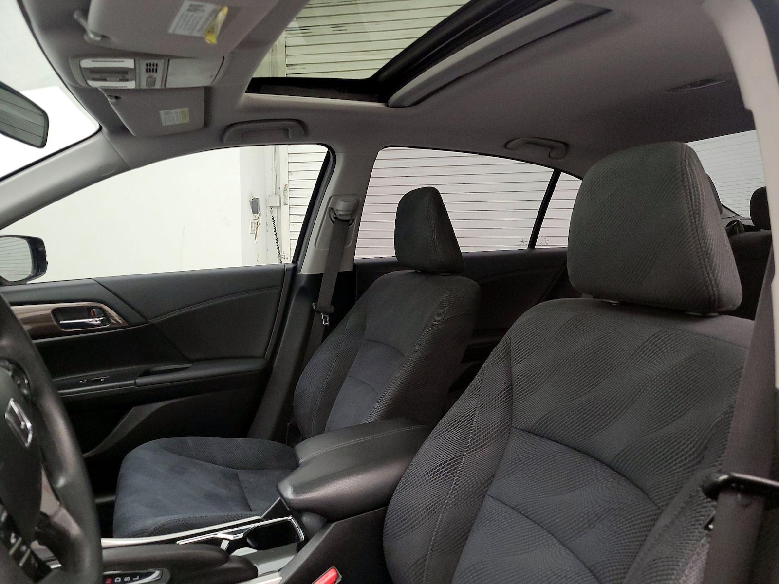 Sunroof(s) & Overhead Airbags