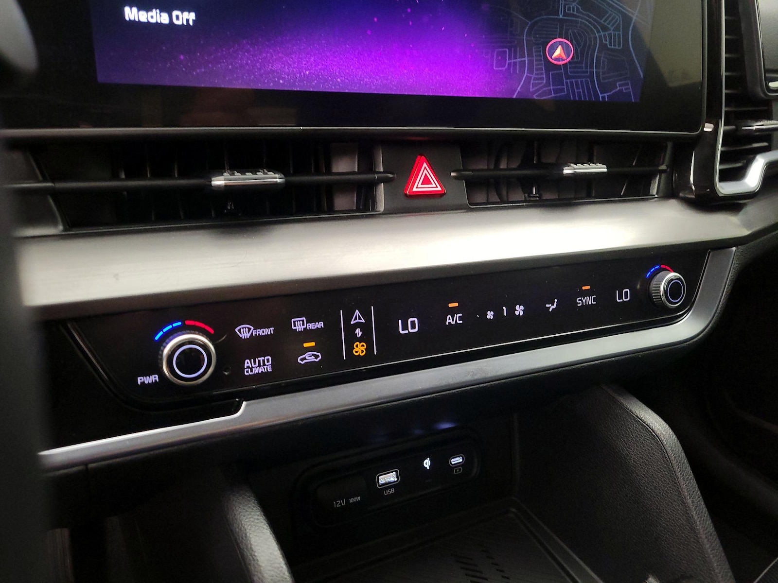2025 Kia Sportage EX - Photo 18