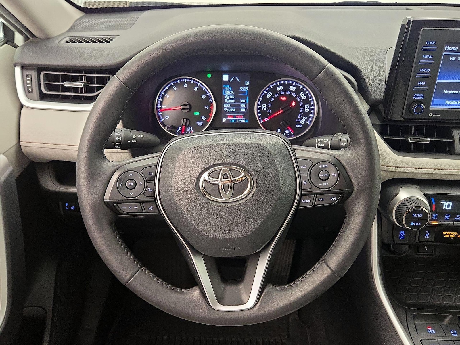 2022 Toyota RAV4 XLE Premium - Photo 11