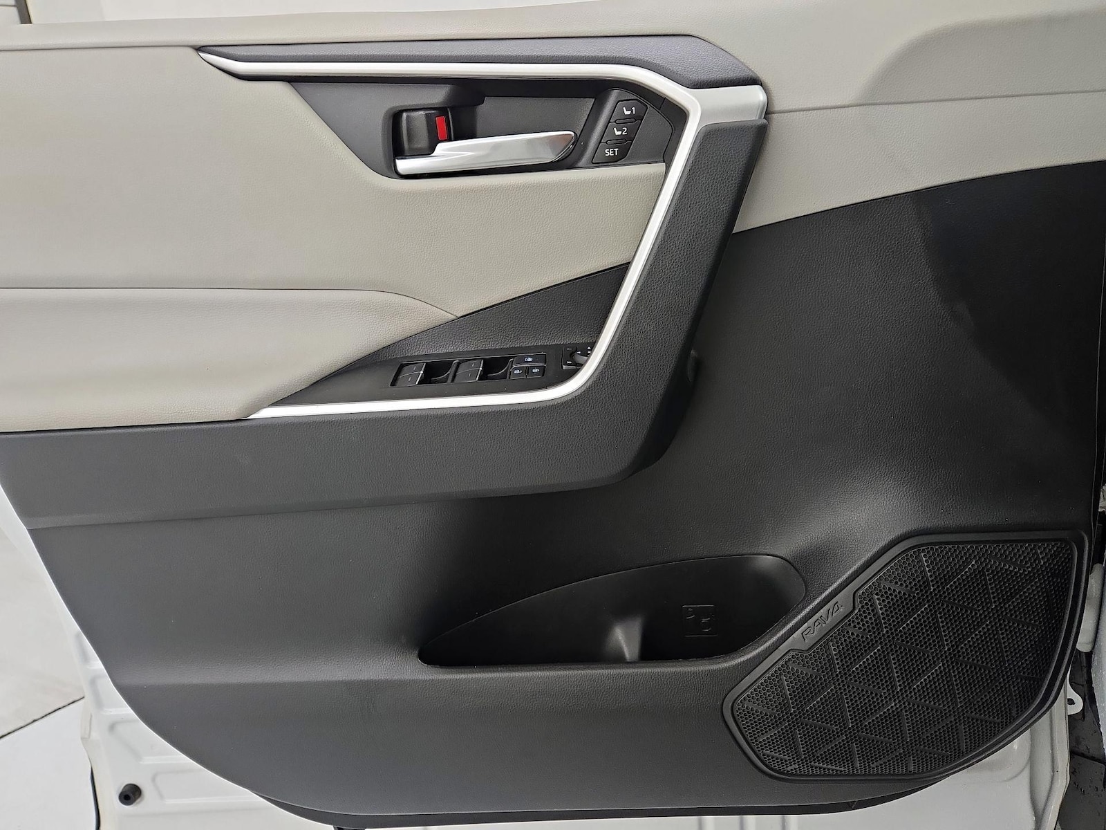 2022 Toyota RAV4 XLE Premium - Photo 13