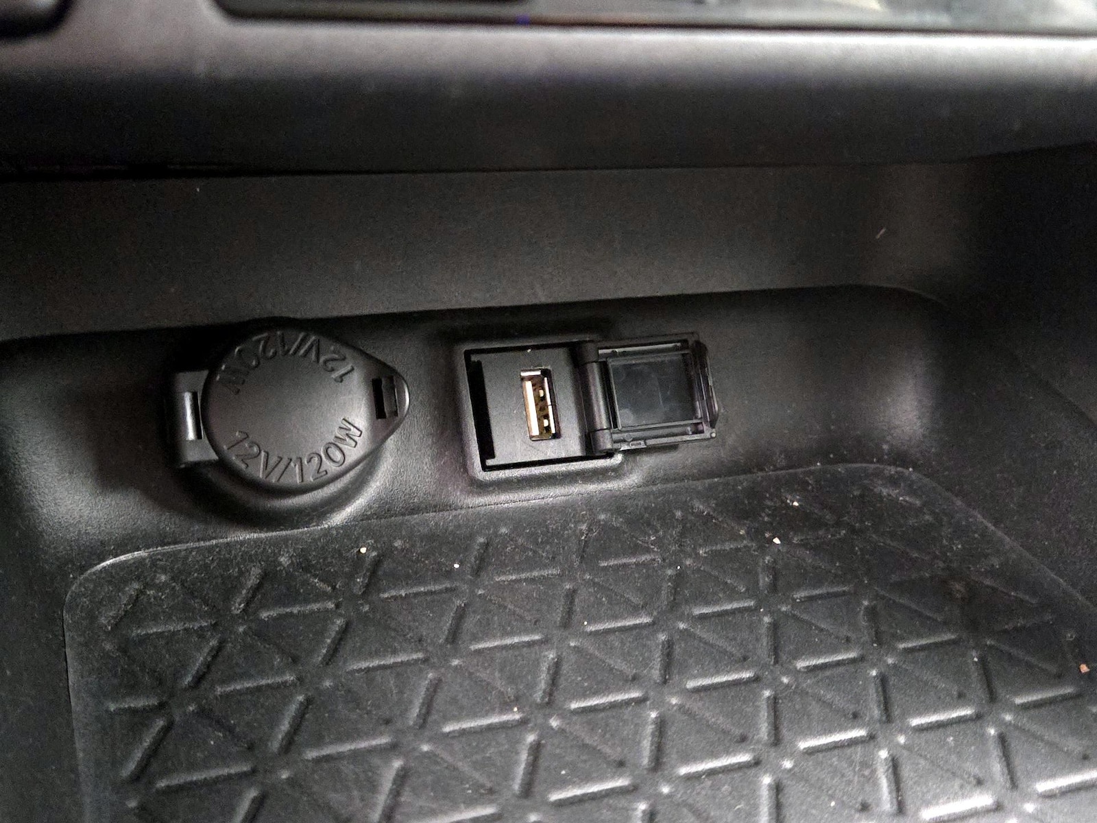 2022 Toyota RAV4 XLE Premium - Photo 19