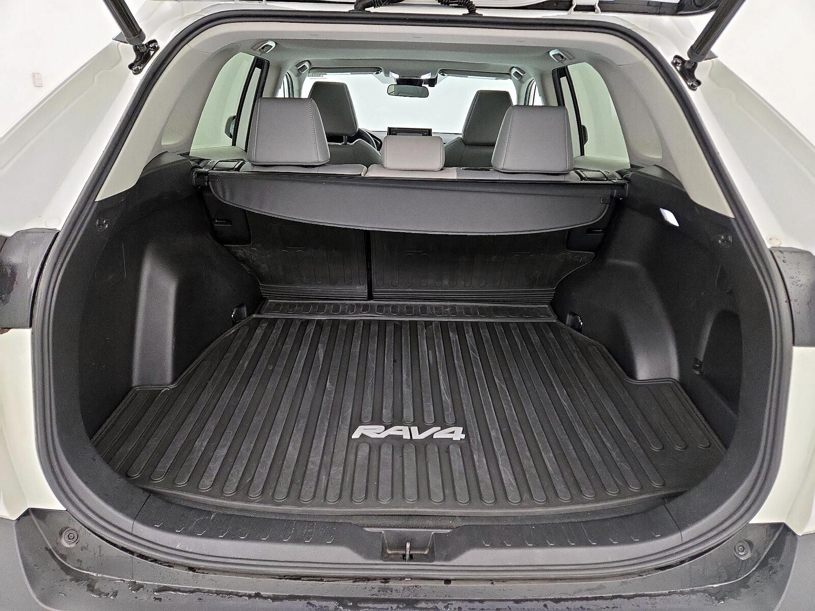 2022 Toyota RAV4 XLE Premium - Photo 22