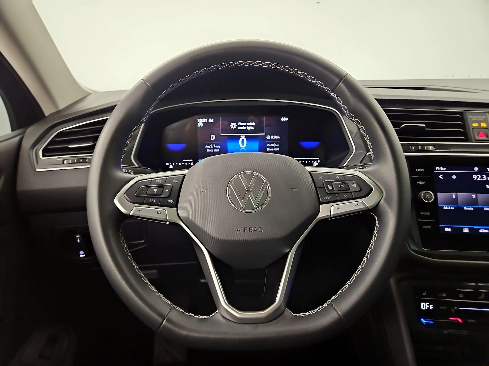 2024 Volkswagen Tiguan SE - Photo 11