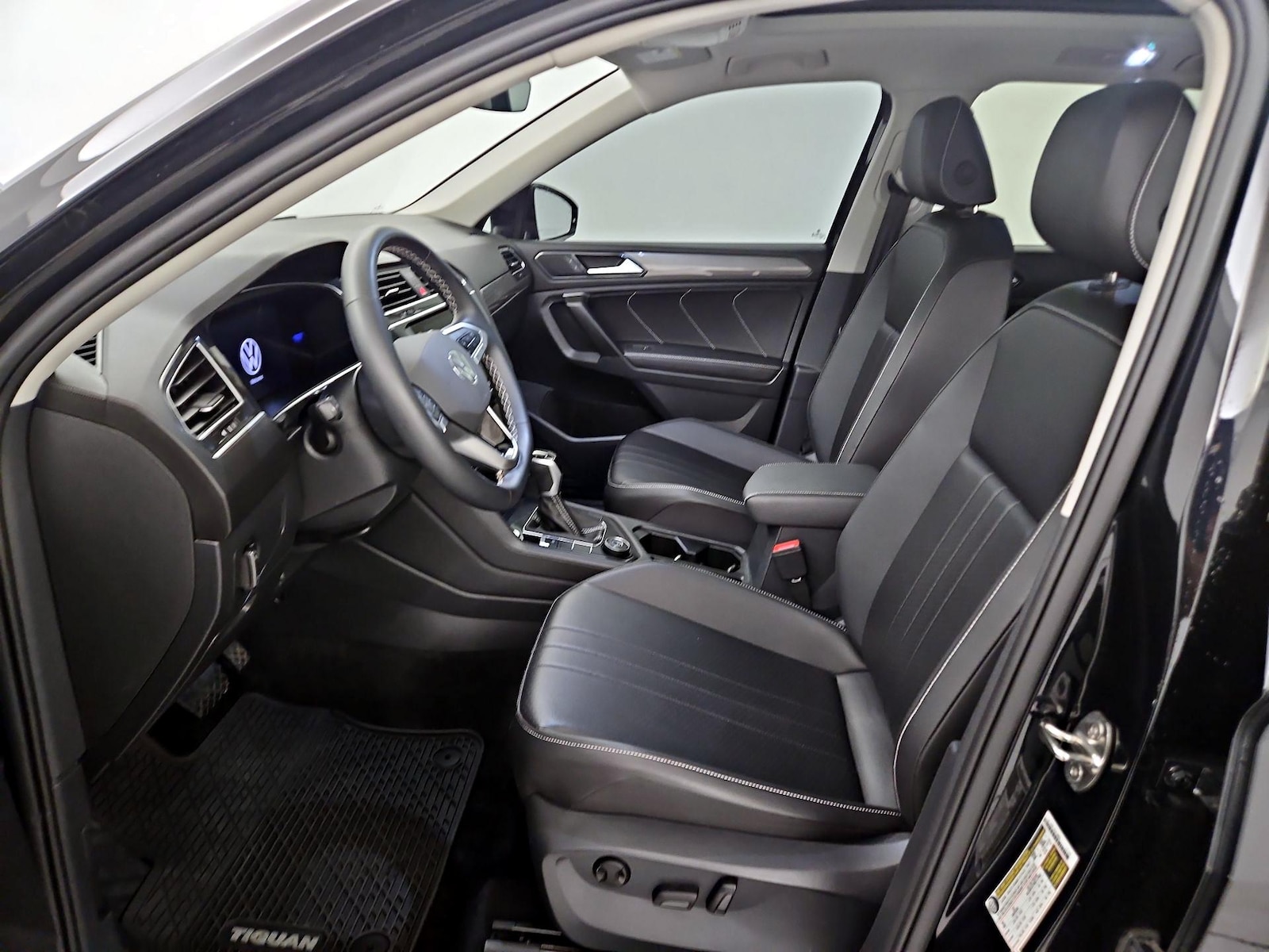 2024 Volkswagen Tiguan SE - Photo 12
